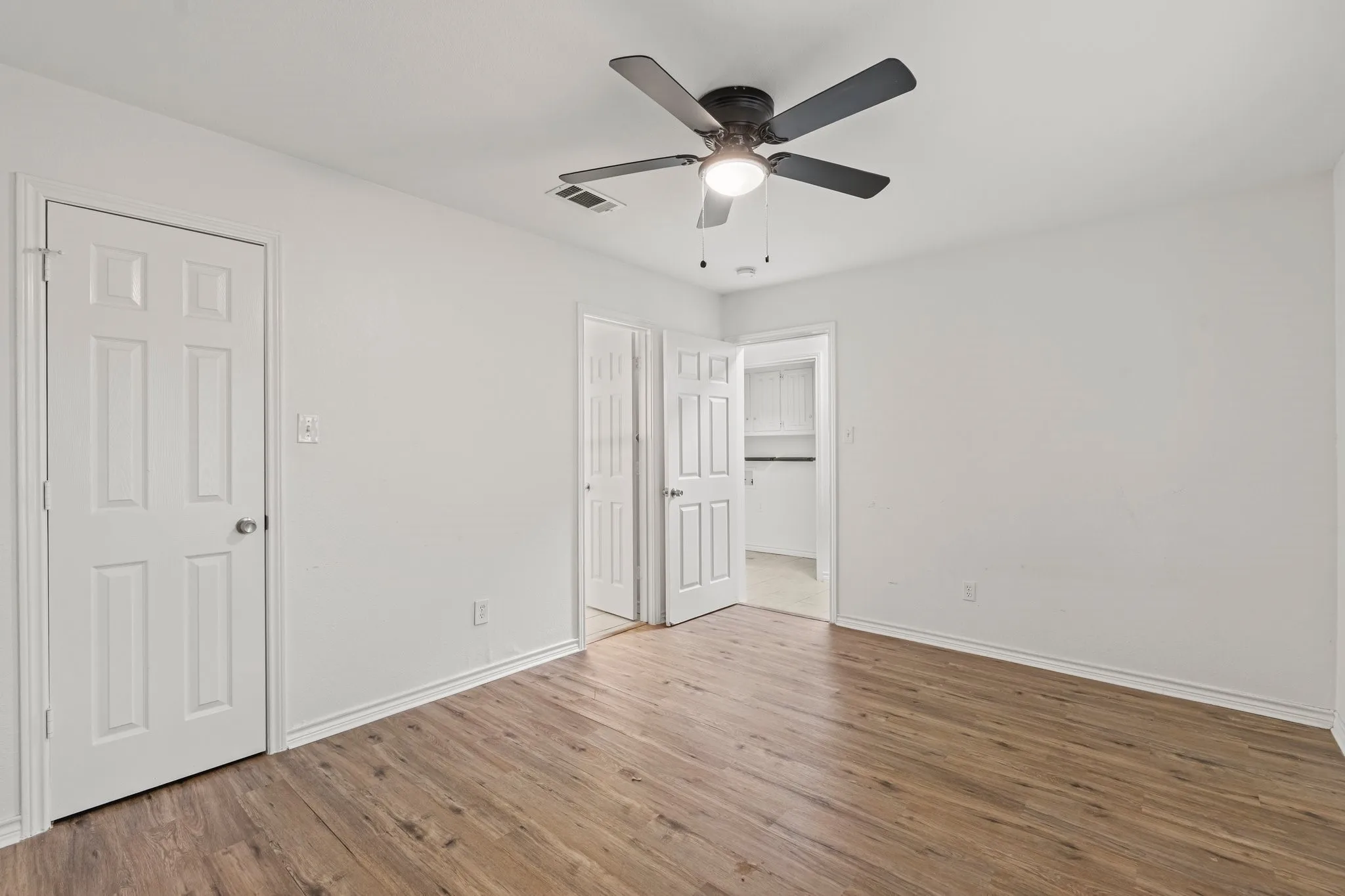 Single Family Residence For Sale in Rockwall County , 107 Becky Lane, Rockwall, Texas 75087, 4 Bedroom, 3 Bathroom, 2 Garage spaces, 2,186 Sqft, built in 1985, mls#21401563, Real Estate Agent in Rockwall, Homes For Sale in Rockwall county, Homes For Sale in Rockwall, Realtor in Rockwall Texas, Real Estate Brokerage Independent Realty Texas, Luminita Cordes Realtor