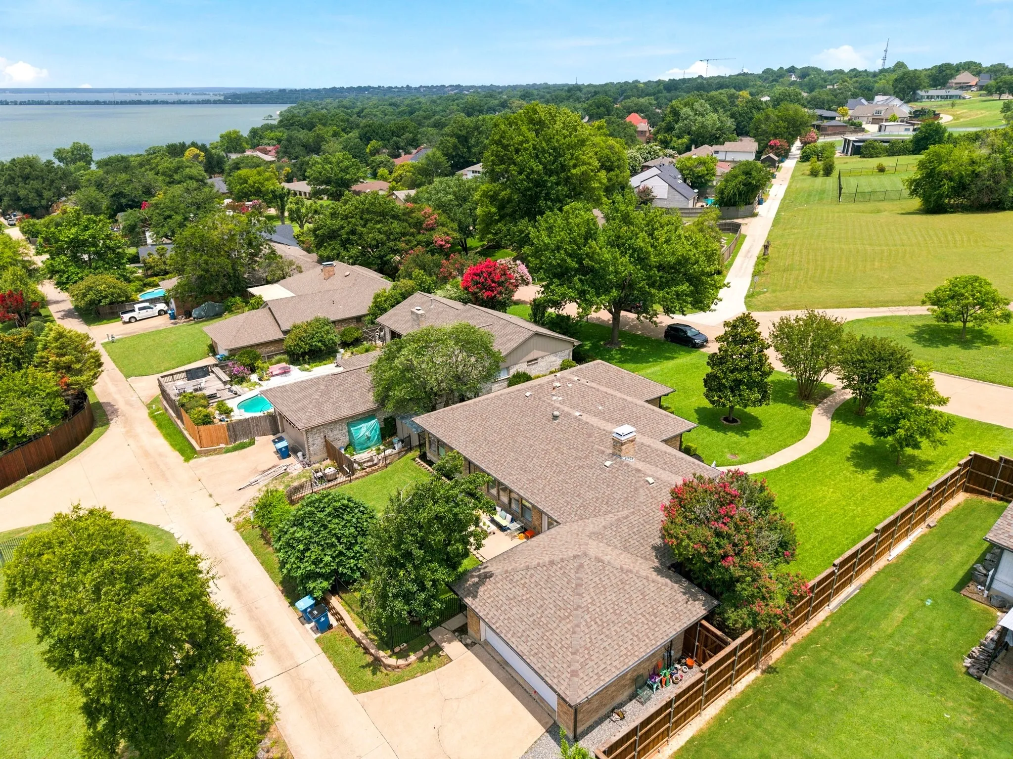 Single Family Residence For Sale in Rockwall County , 107 Becky Lane, Rockwall, Texas 75087, 4 Bedroom, 3 Bathroom, 2 Garage spaces, 2,186 Sqft, built in 1985, mls#21401563, Real Estate Agent in Rockwall, Homes For Sale in Rockwall county, Homes For Sale in Rockwall, Realtor in Rockwall Texas, Real Estate Brokerage Independent Realty Texas, Luminita Cordes Realtor