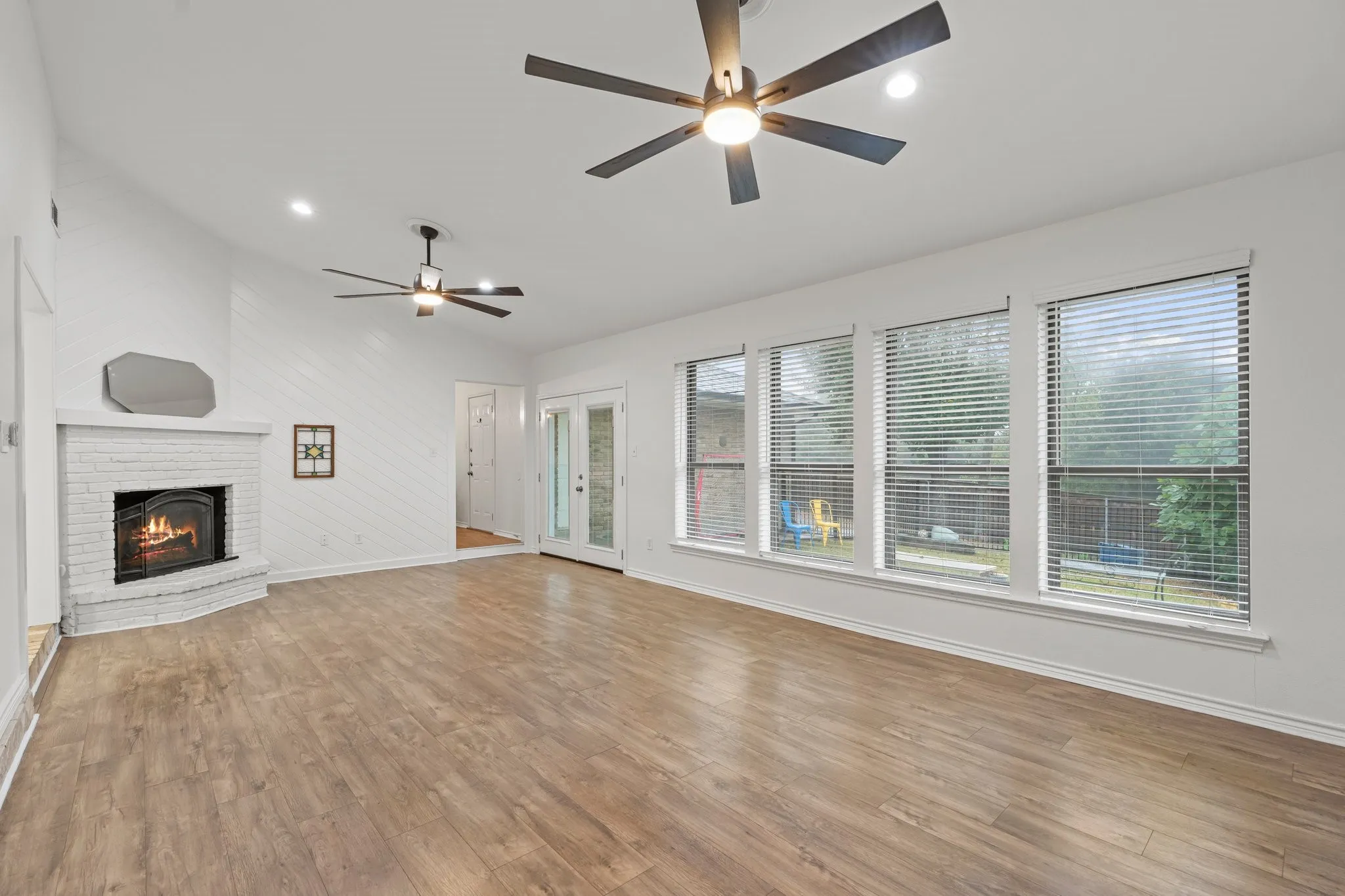 Single Family Residence For Sale in Rockwall County , 107 Becky Lane, Rockwall, Texas 75087, 4 Bedroom, 3 Bathroom, 2 Garage spaces, 2,186 Sqft, built in 1985, mls#21401563, Real Estate Agent in Rockwall, Homes For Sale in Rockwall county, Homes For Sale in Rockwall, Realtor in Rockwall Texas, Real Estate Brokerage Independent Realty Texas, Luminita Cordes Realtor