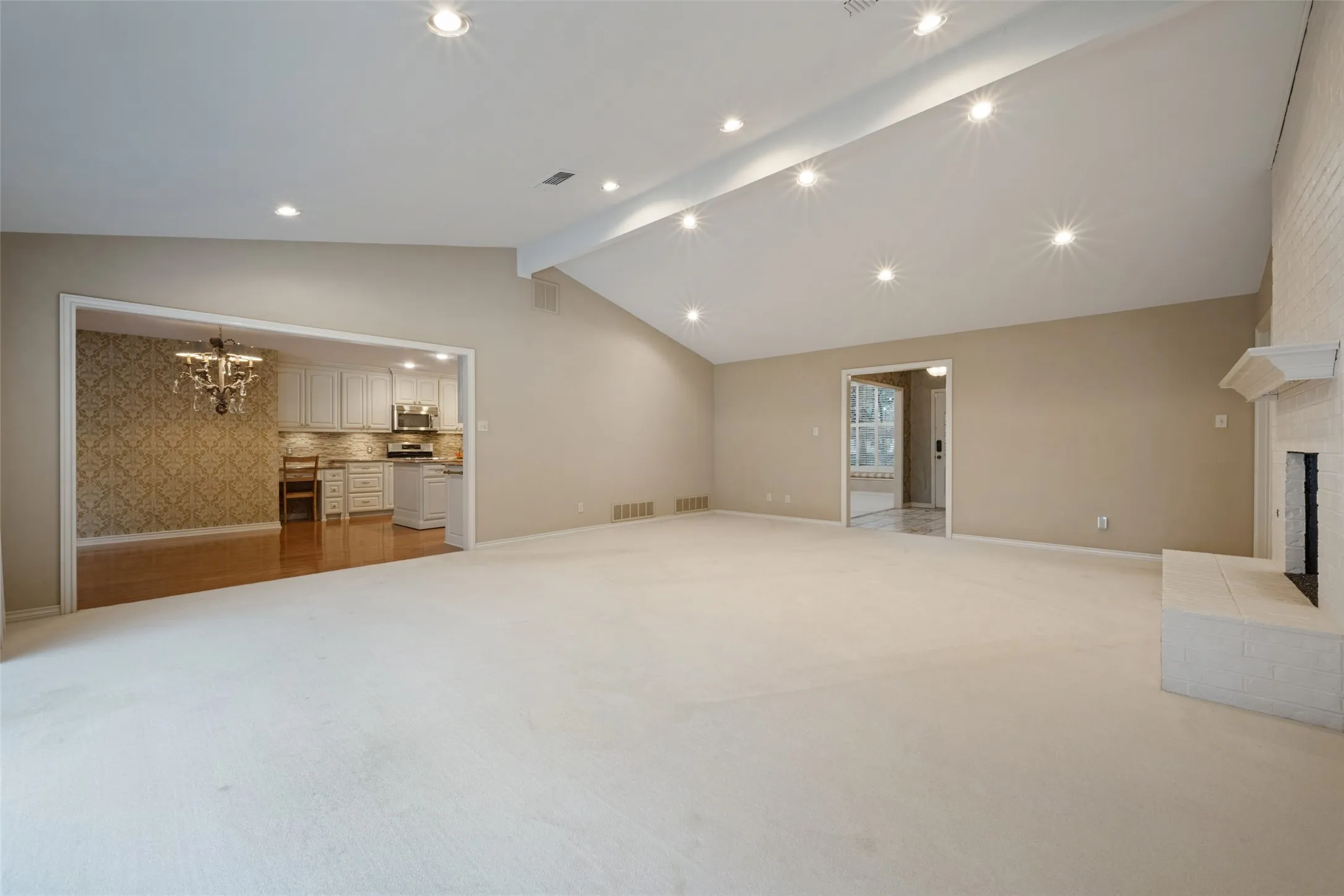 Single Family Residence For Sale in Denton County , 6 Timbergreen Circle, Denton, Texas 76205, 4 Bedroom, 3 Bathroom, 2 Garage spaces, 3,737 Sqft, built in 1980, mls#21401711, Real Estate Agent in Denton, Homes For Sale in Denton county, Homes For Sale in Denton, Realtor in Denton Texas, Real Estate Brokerage Independent Realty Texas, Luminita Cordes Realtor