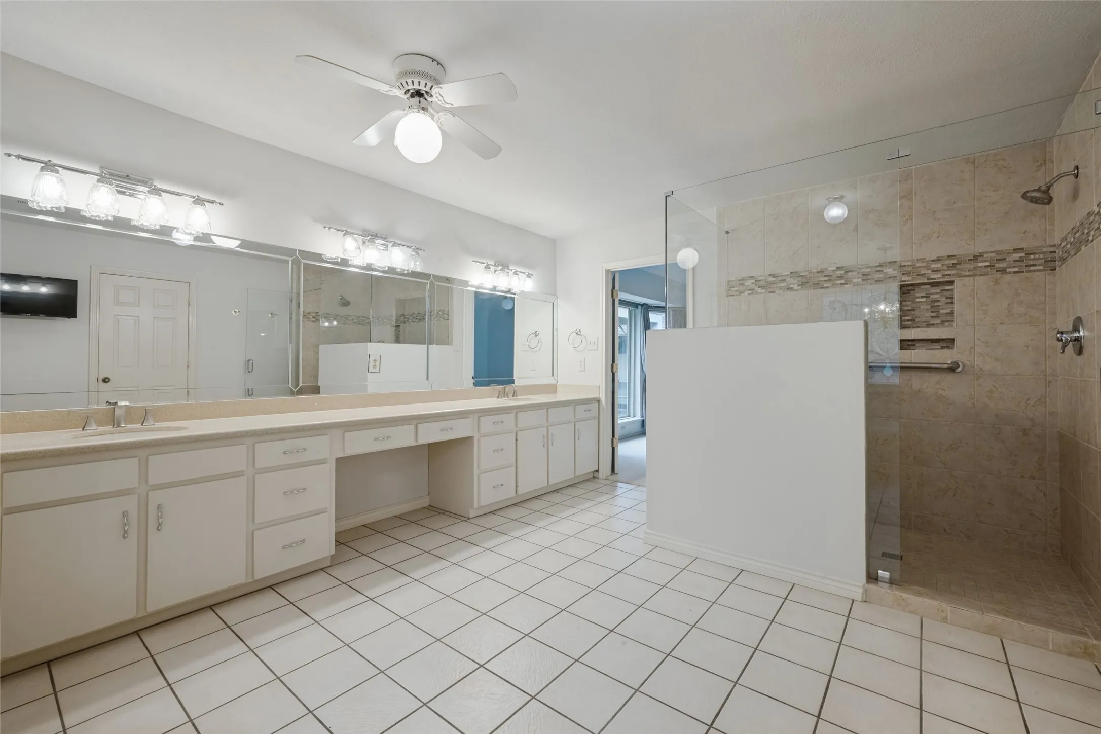 Single Family Residence For Sale in Denton County , 6 Timbergreen Circle, Denton, Texas 76205, 4 Bedroom, 3 Bathroom, 2 Garage spaces, 3,737 Sqft, built in 1980, mls#21401711, Real Estate Agent in Denton, Homes For Sale in Denton county, Homes For Sale in Denton, Realtor in Denton Texas, Real Estate Brokerage Independent Realty Texas, Luminita Cordes Realtor