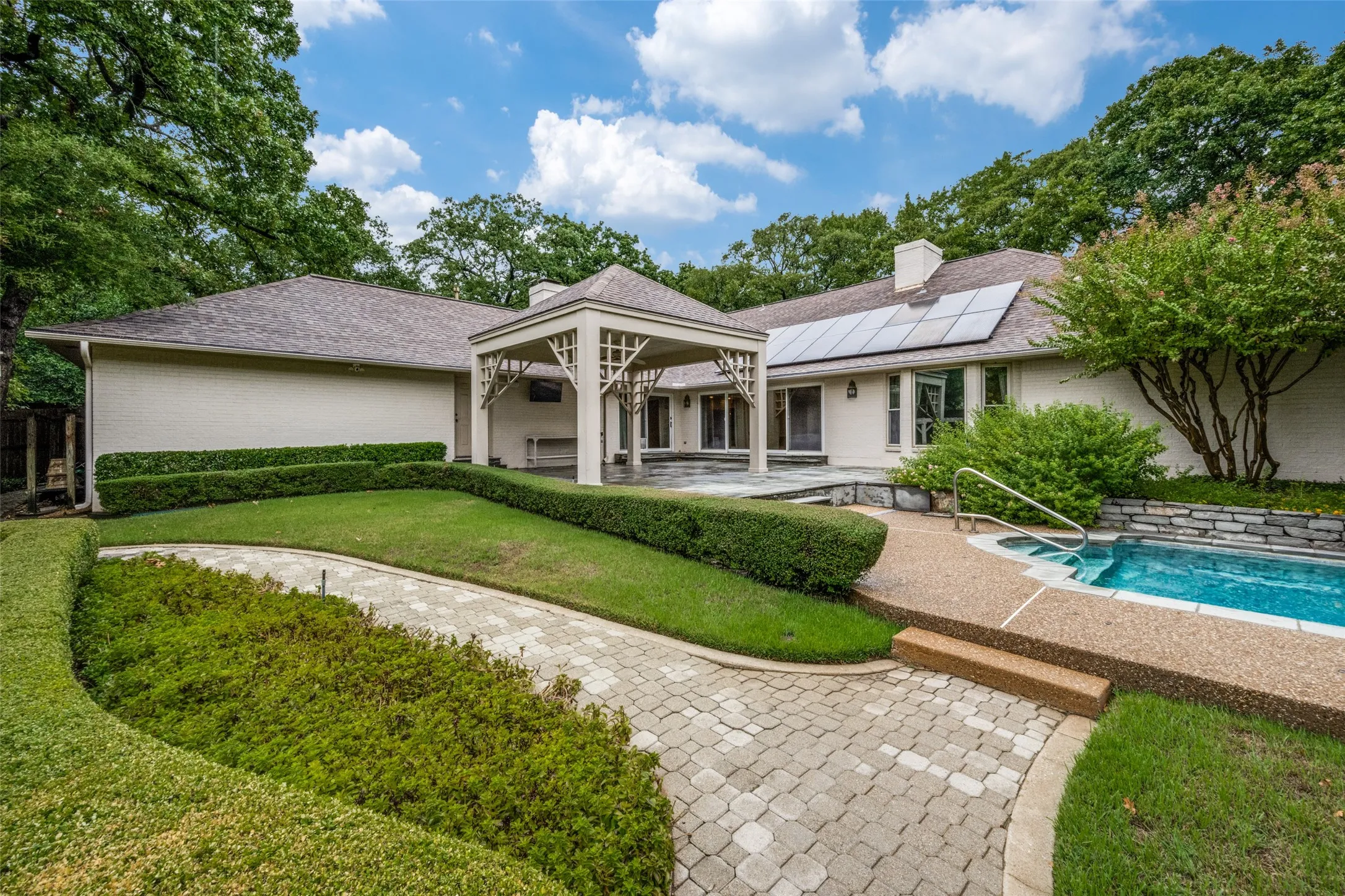 Single Family Residence For Sale in Denton County , 6 Timbergreen Circle, Denton, Texas 76205, 4 Bedroom, 3 Bathroom, 2 Garage spaces, 3,737 Sqft, built in 1980, mls#21401711, Real Estate Agent in Denton, Homes For Sale in Denton county, Homes For Sale in Denton, Realtor in Denton Texas, Real Estate Brokerage Independent Realty Texas, Luminita Cordes Realtor