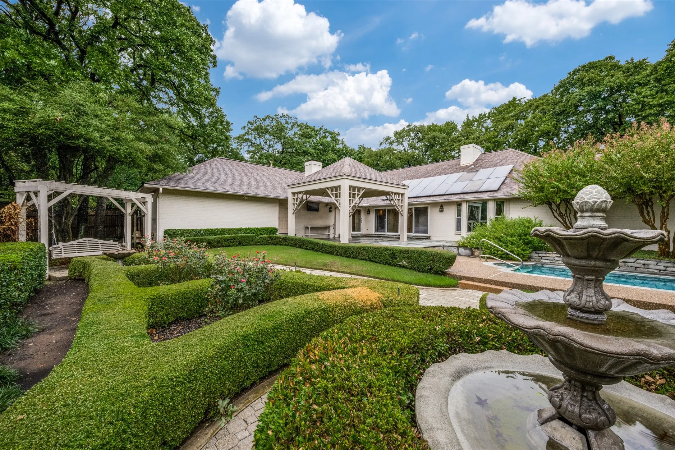 Single Family Residence For Sale in Denton County , 6 Timbergreen Circle, Denton, Texas 76205, 4 Bedroom, 3 Bathroom, 2 Garage spaces, 3,737 Sqft, built in 1980, mls#21401711, Real Estate Agent in Denton, Homes For Sale in Denton county, Homes For Sale in Denton, Realtor in Denton Texas, Real Estate Brokerage Independent Realty Texas, Luminita Cordes Realtor