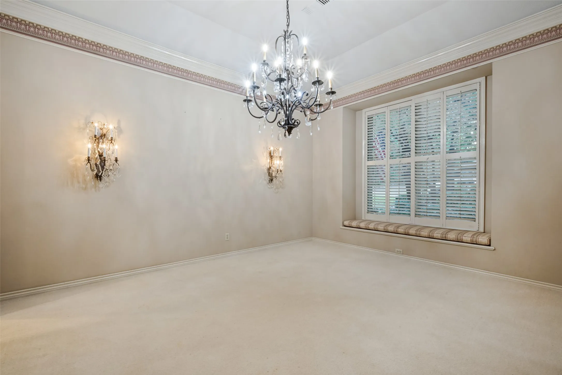 Single Family Residence For Sale in Denton County , 6 Timbergreen Circle, Denton, Texas 76205, 4 Bedroom, 3 Bathroom, 2 Garage spaces, 3,737 Sqft, built in 1980, mls#21401711, Real Estate Agent in Denton, Homes For Sale in Denton county, Homes For Sale in Denton, Realtor in Denton Texas, Real Estate Brokerage Independent Realty Texas, Luminita Cordes Realtor