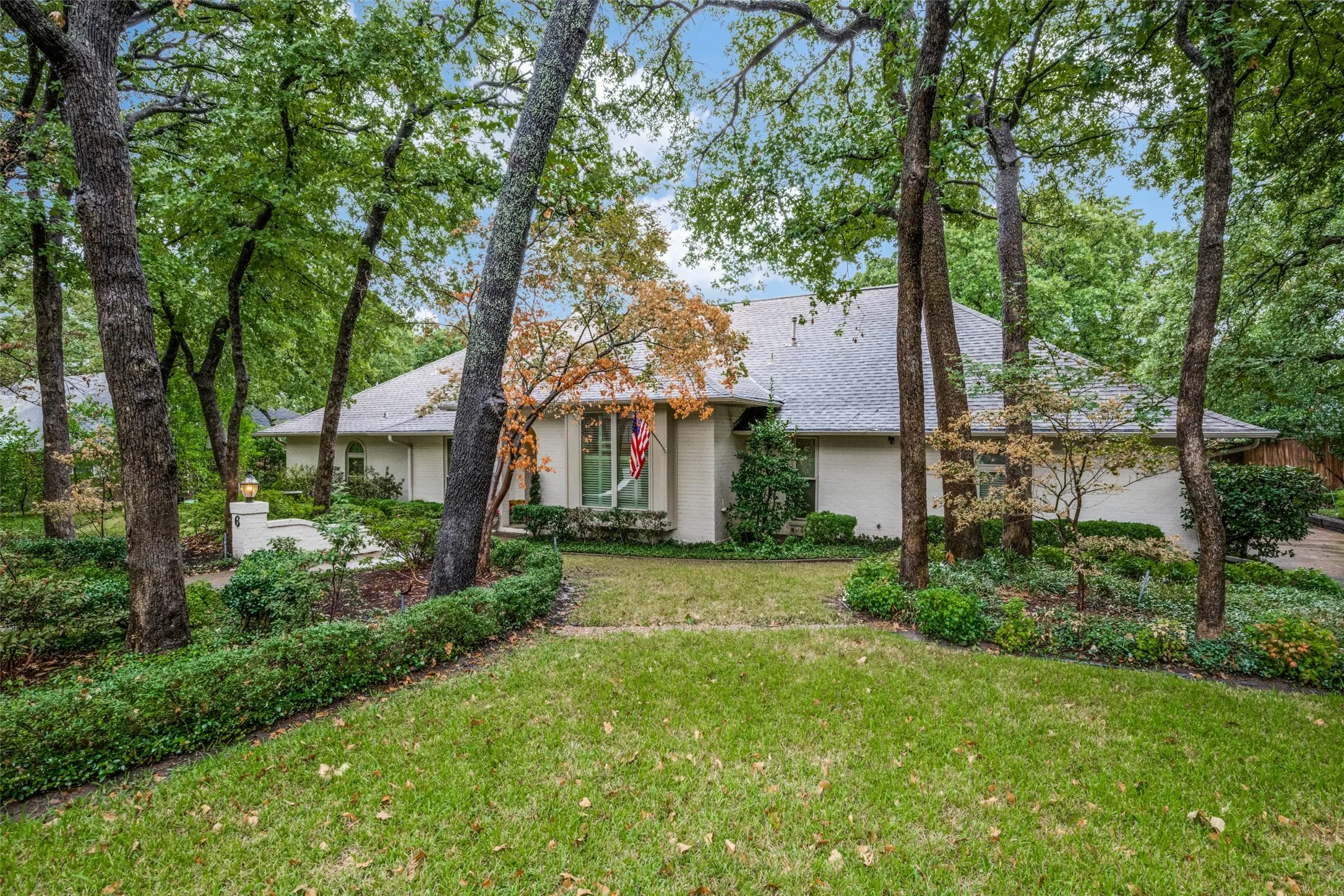 Single Family Residence For Sale in Denton County , 6 Timbergreen Circle, Denton, Texas 76205, 4 Bedroom, 3 Bathroom, 2 Garage spaces, 3,737 Sqft, built in 1980, mls#21401711, Real Estate Agent in Denton, Homes For Sale in Denton county, Homes For Sale in Denton, Realtor in Denton Texas, Real Estate Brokerage Independent Realty Texas, Luminita Cordes Realtor
