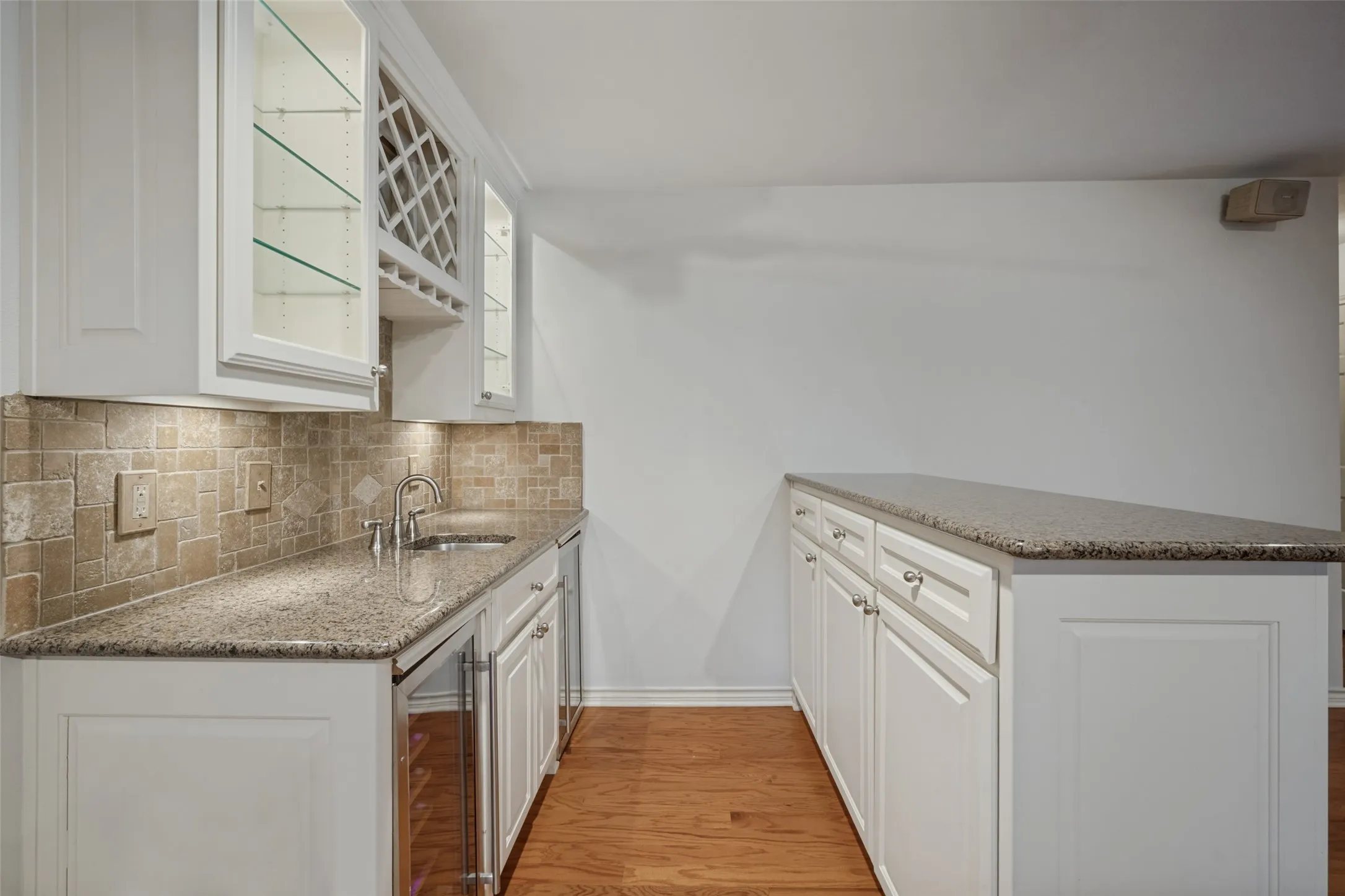 Single Family Residence For Sale in Denton County , 6 Timbergreen Circle, Denton, Texas 76205, 4 Bedroom, 3 Bathroom, 2 Garage spaces, 3,737 Sqft, built in 1980, mls#21401711, Real Estate Agent in Denton, Homes For Sale in Denton county, Homes For Sale in Denton, Realtor in Denton Texas, Real Estate Brokerage Independent Realty Texas, Luminita Cordes Realtor