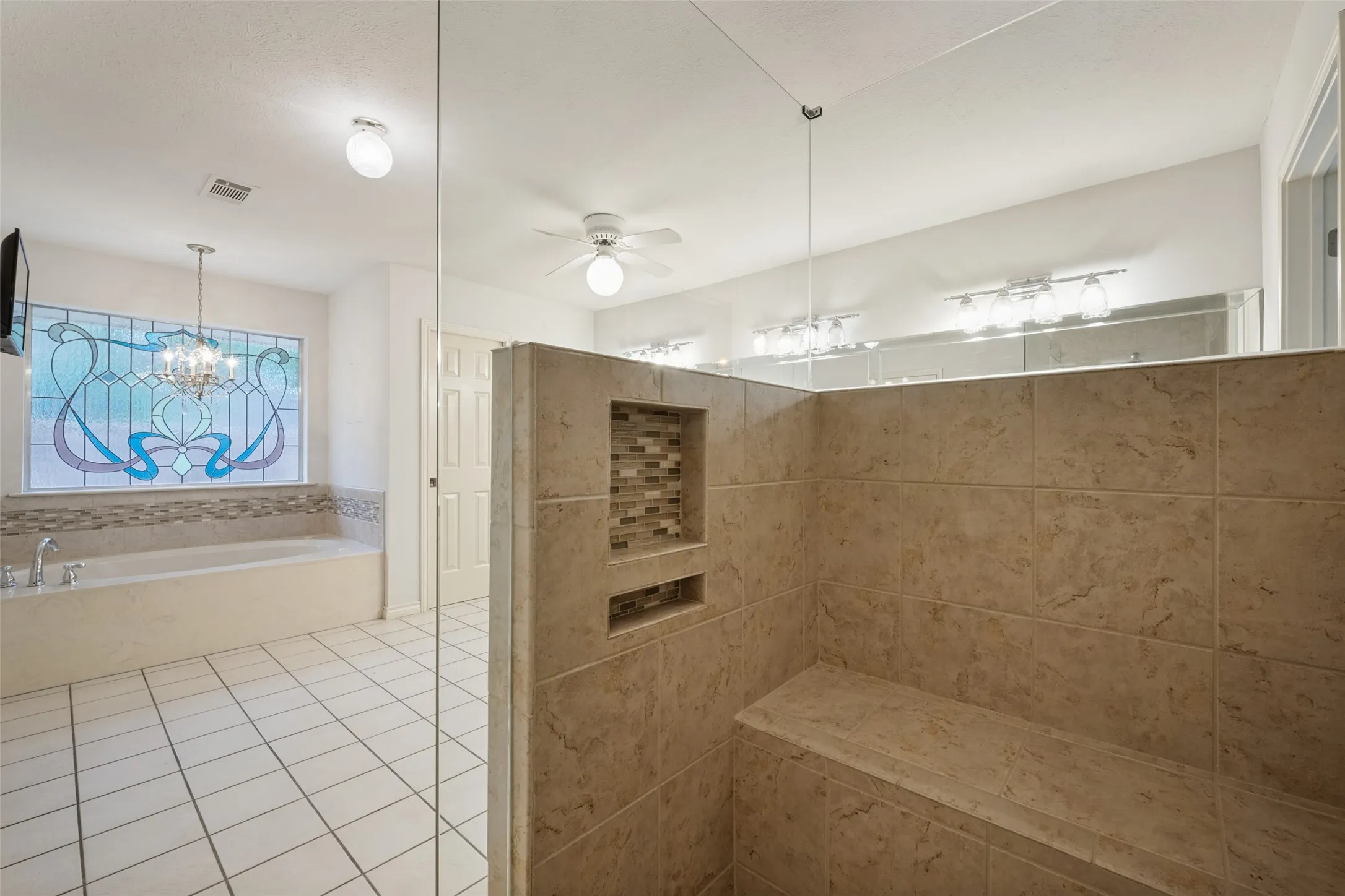 Single Family Residence For Sale in Denton County , 6 Timbergreen Circle, Denton, Texas 76205, 4 Bedroom, 3 Bathroom, 2 Garage spaces, 3,737 Sqft, built in 1980, mls#21401711, Real Estate Agent in Denton, Homes For Sale in Denton county, Homes For Sale in Denton, Realtor in Denton Texas, Real Estate Brokerage Independent Realty Texas, Luminita Cordes Realtor
