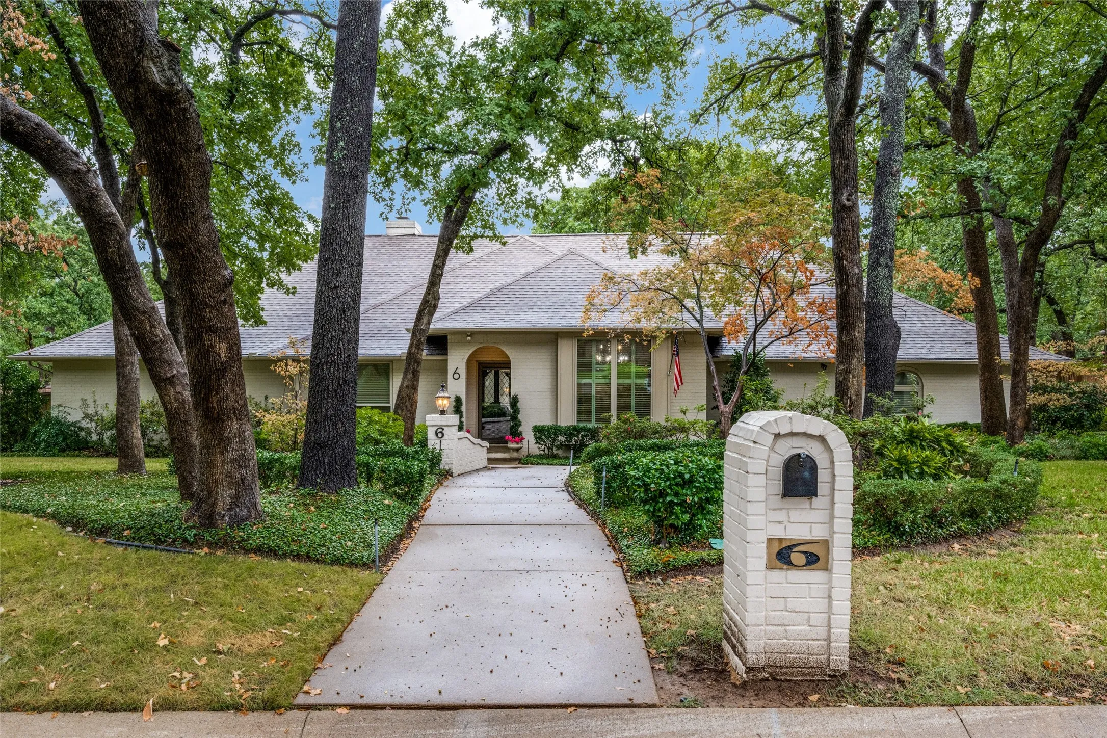 Single Family Residence For Sale in Denton County , 6 Timbergreen Circle, Denton, Texas 76205, 4 Bedroom, 3 Bathroom, 2 Garage spaces, 3,737 Sqft, built in 1980, mls#21401711, Real Estate Agent in Denton, Homes For Sale in Denton county, Homes For Sale in Denton, Realtor in Denton Texas, Real Estate Brokerage Independent Realty Texas, Luminita Cordes Realtor
