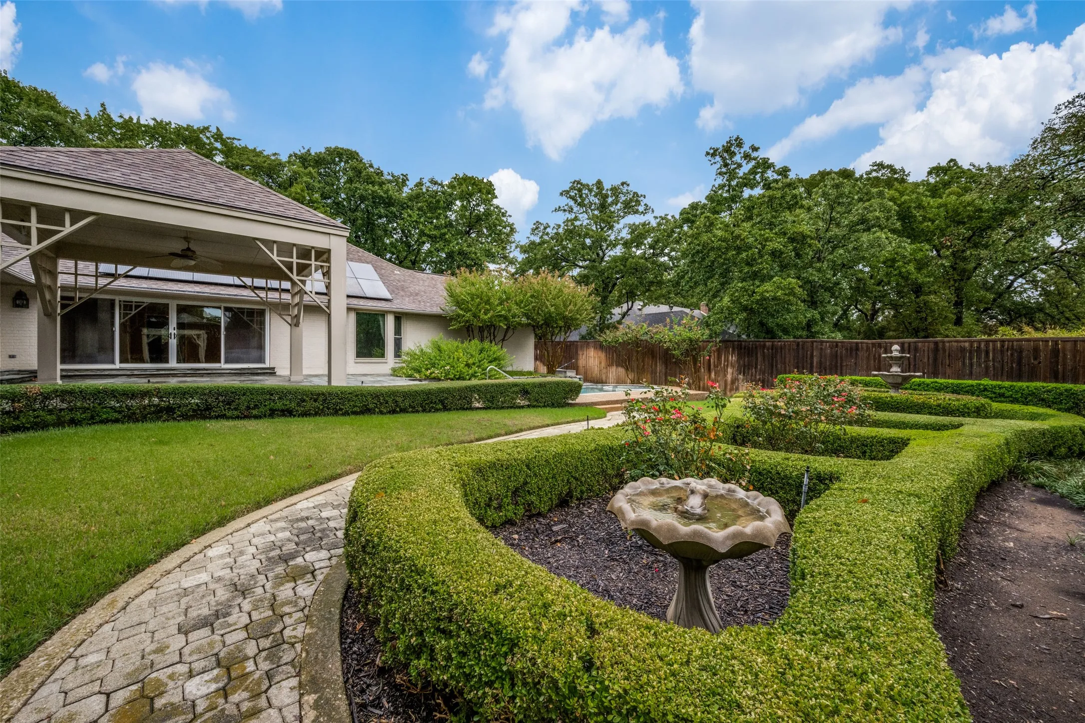 Single Family Residence For Sale in Denton County , 6 Timbergreen Circle, Denton, Texas 76205, 4 Bedroom, 3 Bathroom, 2 Garage spaces, 3,737 Sqft, built in 1980, mls#21401711, Real Estate Agent in Denton, Homes For Sale in Denton county, Homes For Sale in Denton, Realtor in Denton Texas, Real Estate Brokerage Independent Realty Texas, Luminita Cordes Realtor