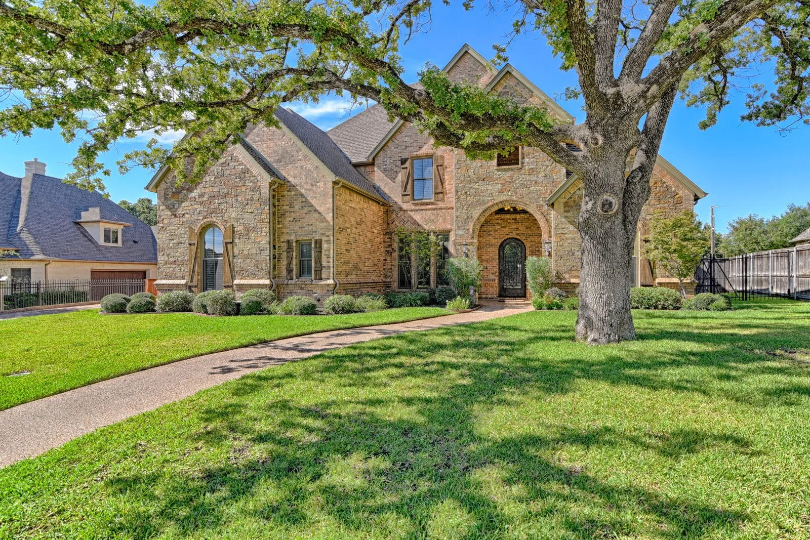 Single Family Residence For Sale in Tarrant County , 1403 Eleanor Rigby Lane, Mansfield, Texas 76063, 4 Bedroom, 5 Bathroom, 3 Garage spaces, 5,411 Sqft, built in 2012, mls#21401489, Real Estate Agent in Mansfield, Homes For Sale in Tarrant county, Homes For Sale in Mansfield, Realtor in Mansfield Texas, Real Estate Brokerage Independent Realty Texas, Luminita Cordes Realtor