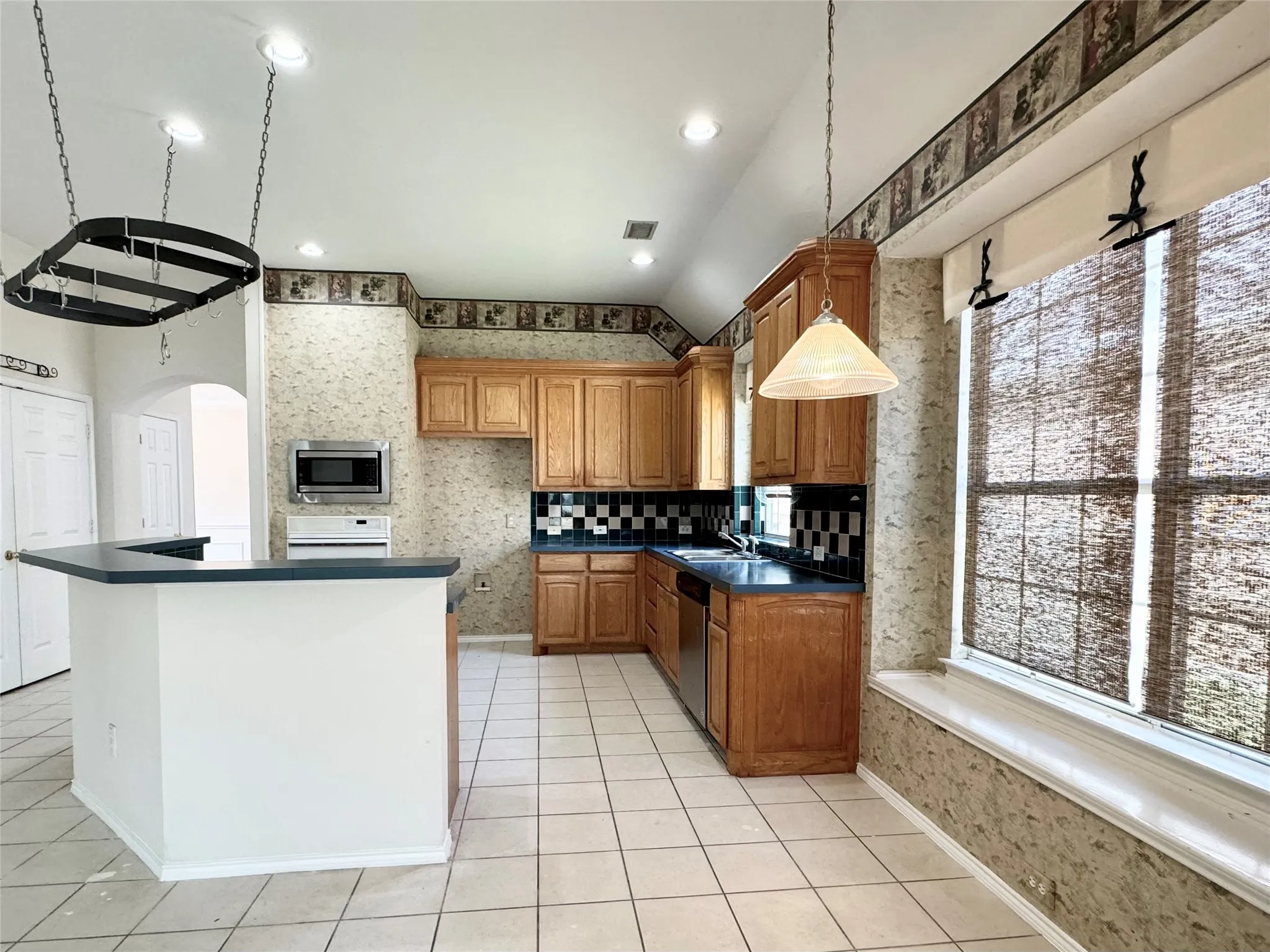 Single Family Residence For Rent in Collin County , 4704 Rockcreek Lane, Plano, Texas 75024, 3 Bedroom, 3 Bathroom, 2 Garage spaces, 2,367 Sqft, built in 1995, mls#21402074, Real Estate Agent in Plano, Homes For Rent in Collin county, Homes For Rent in Plano, Realtor in Plano Texas, Real Estate Brokerage Independent Realty Texas, Luminita Cordes Realtor