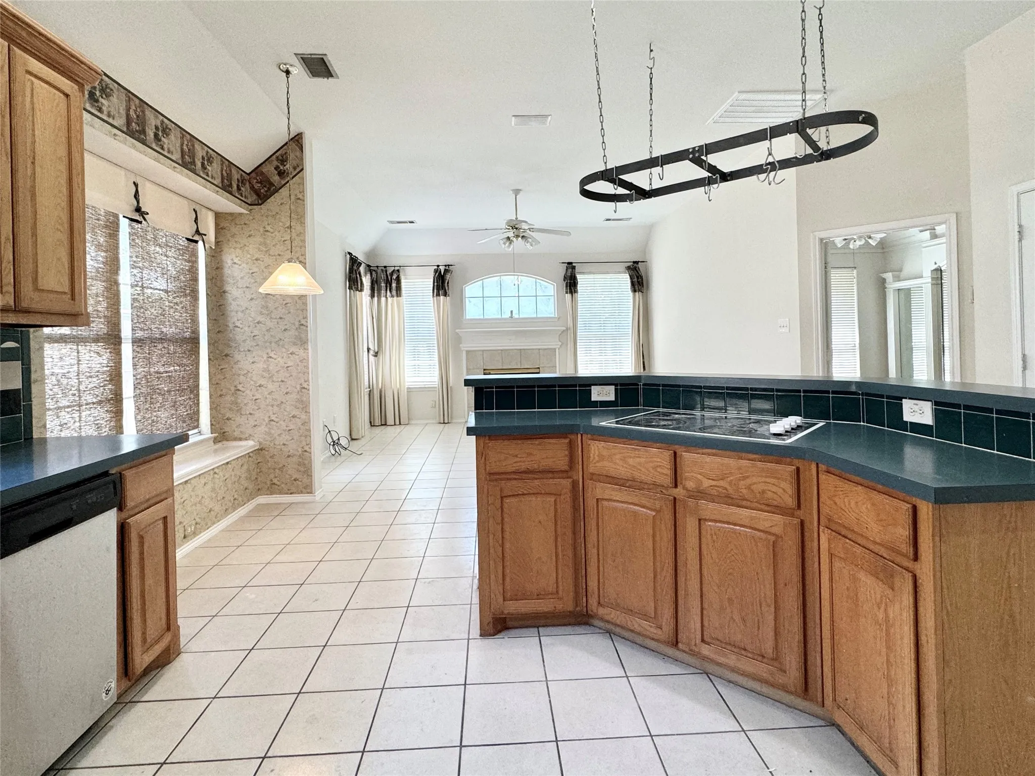 Single Family Residence For Rent in Collin County , 4704 Rockcreek Lane, Plano, Texas 75024, 3 Bedroom, 3 Bathroom, 2 Garage spaces, 2,367 Sqft, built in 1995, mls#21402074, Real Estate Agent in Plano, Homes For Rent in Collin county, Homes For Rent in Plano, Realtor in Plano Texas, Real Estate Brokerage Independent Realty Texas, Luminita Cordes Realtor