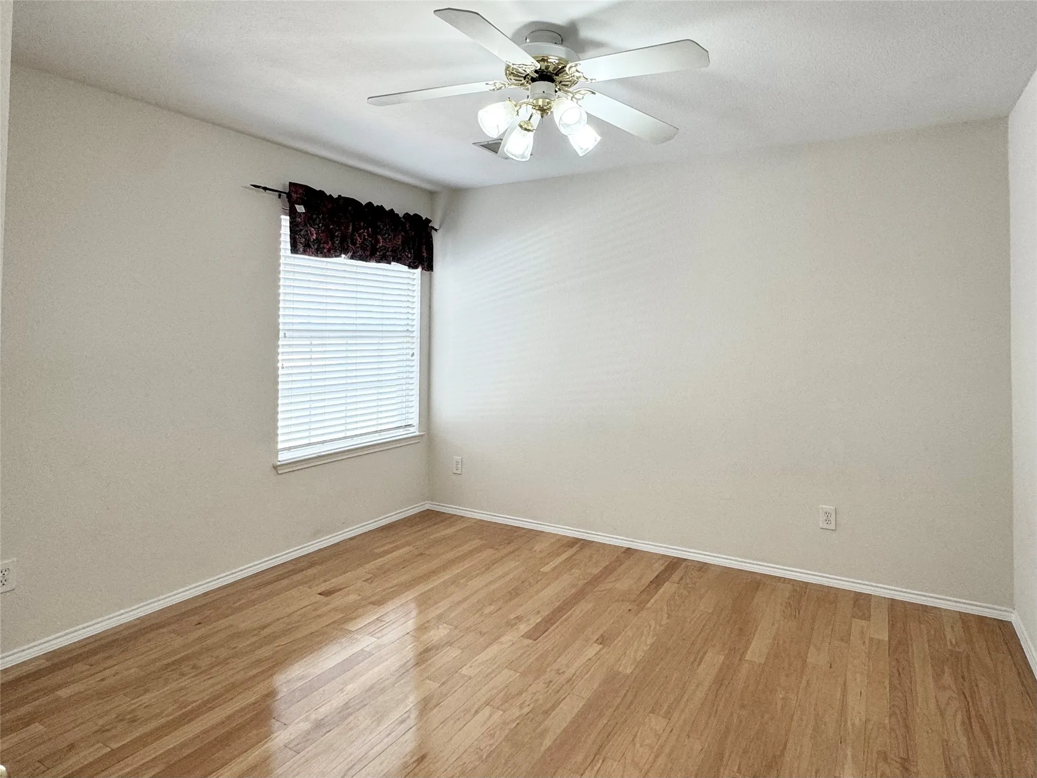 Single Family Residence For Rent in Collin County , 4704 Rockcreek Lane, Plano, Texas 75024, 3 Bedroom, 3 Bathroom, 2 Garage spaces, 2,367 Sqft, built in 1995, mls#21402074, Real Estate Agent in Plano, Homes For Rent in Collin county, Homes For Rent in Plano, Realtor in Plano Texas, Real Estate Brokerage Independent Realty Texas, Luminita Cordes Realtor