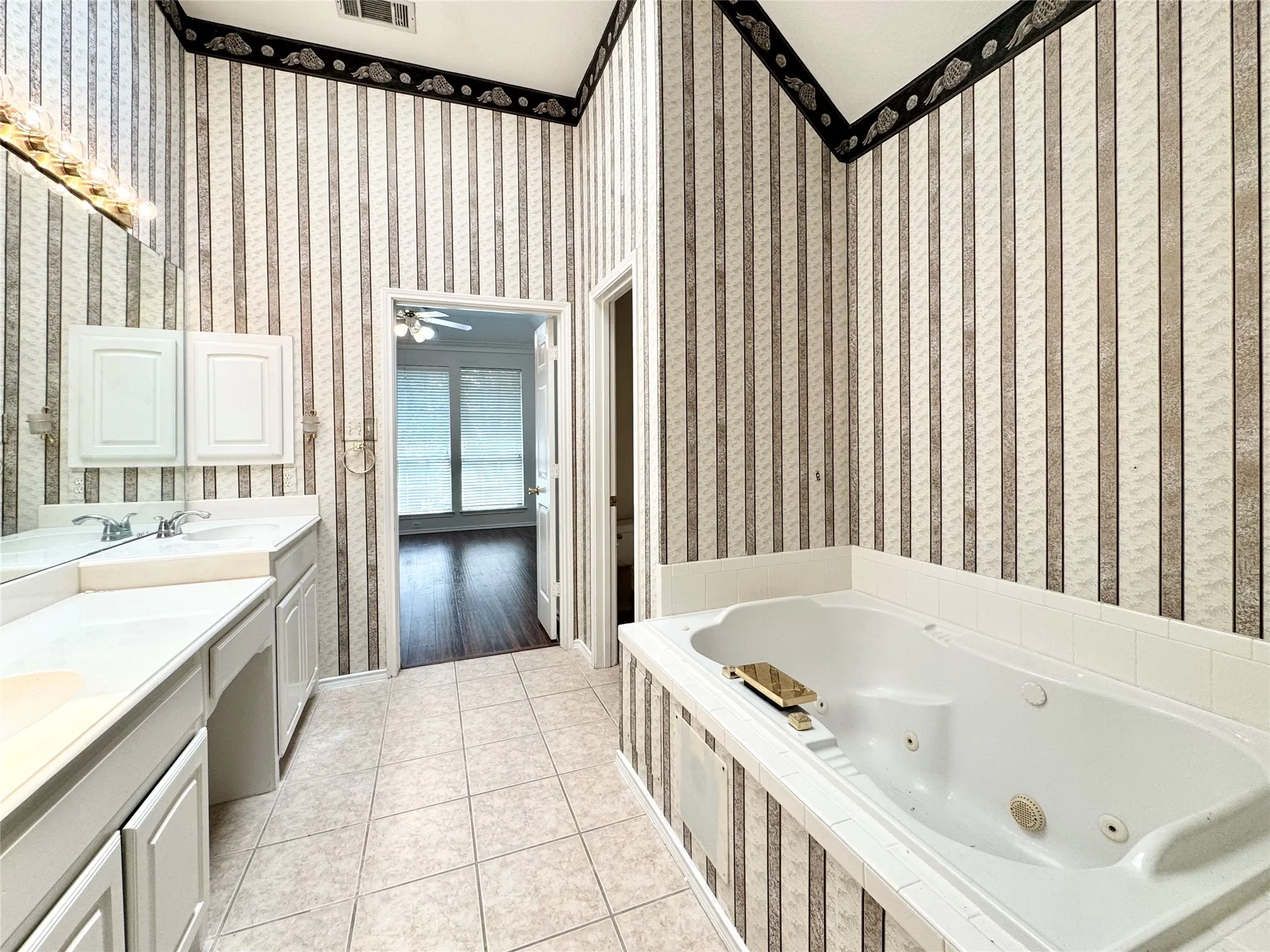 Single Family Residence For Rent in Collin County , 4704 Rockcreek Lane, Plano, Texas 75024, 3 Bedroom, 3 Bathroom, 2 Garage spaces, 2,367 Sqft, built in 1995, mls#21402074, Real Estate Agent in Plano, Homes For Rent in Collin county, Homes For Rent in Plano, Realtor in Plano Texas, Real Estate Brokerage Independent Realty Texas, Luminita Cordes Realtor