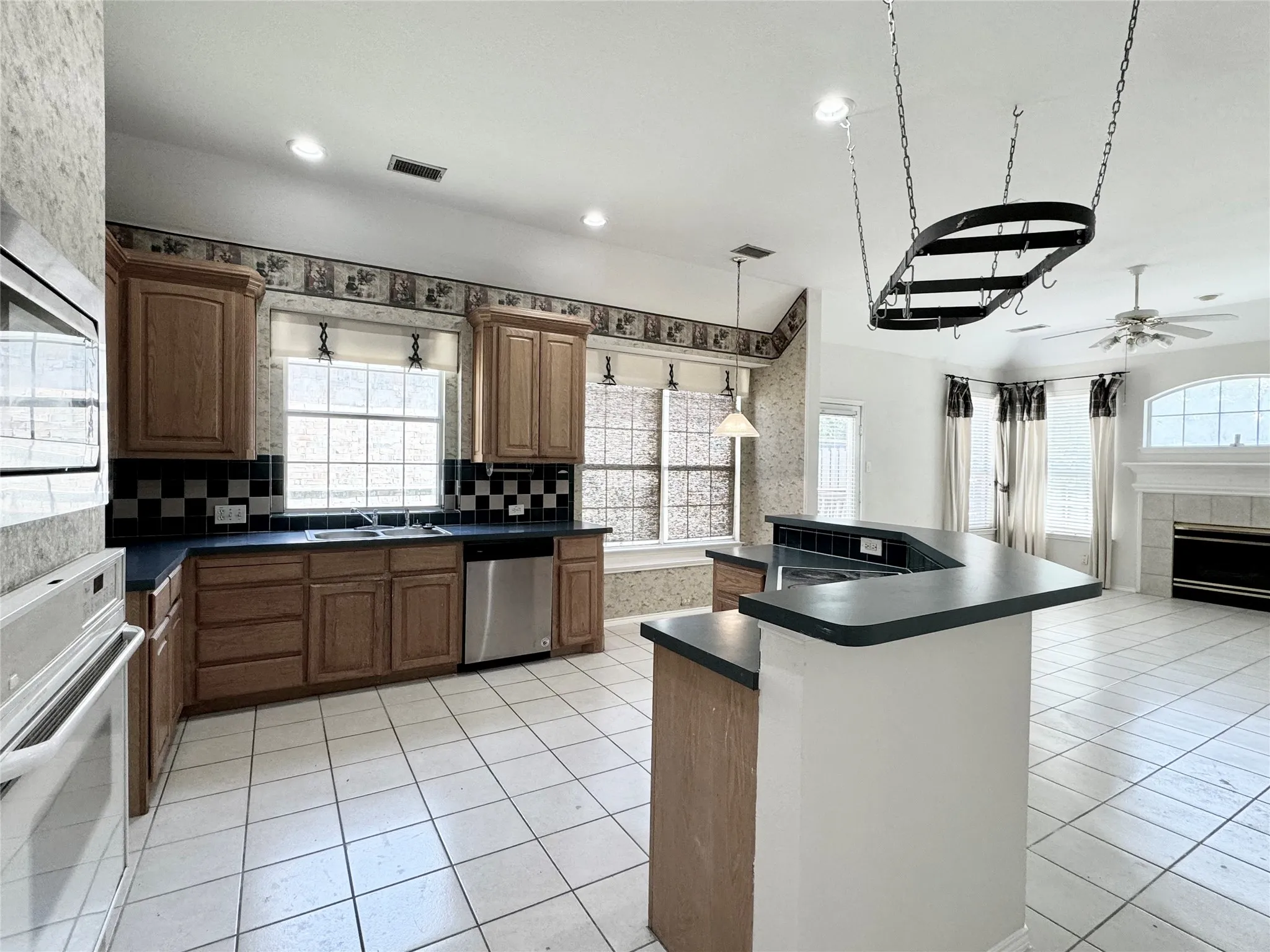 Single Family Residence For Rent in Collin County , 4704 Rockcreek Lane, Plano, Texas 75024, 3 Bedroom, 3 Bathroom, 2 Garage spaces, 2,367 Sqft, built in 1995, mls#21402074, Real Estate Agent in Plano, Homes For Rent in Collin county, Homes For Rent in Plano, Realtor in Plano Texas, Real Estate Brokerage Independent Realty Texas, Luminita Cordes Realtor