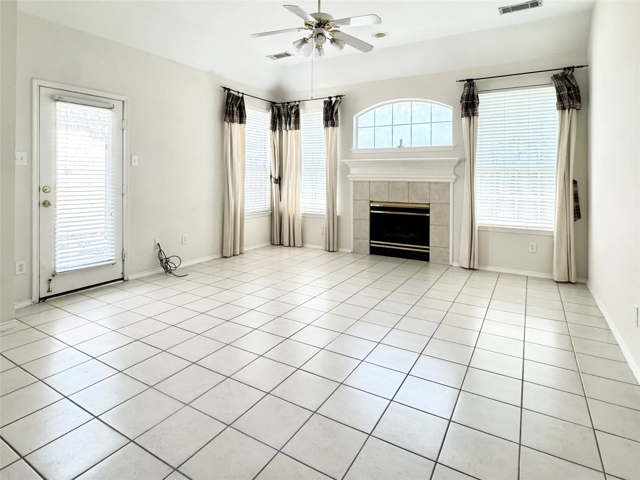 Single Family Residence For Rent in Collin County , 4704 Rockcreek Lane, Plano, Texas 75024, 3 Bedroom, 3 Bathroom, 2 Garage spaces, 2,367 Sqft, built in 1995, mls#21402074, Real Estate Agent in Plano, Homes For Rent in Collin county, Homes For Rent in Plano, Realtor in Plano Texas, Real Estate Brokerage Independent Realty Texas, Luminita Cordes Realtor