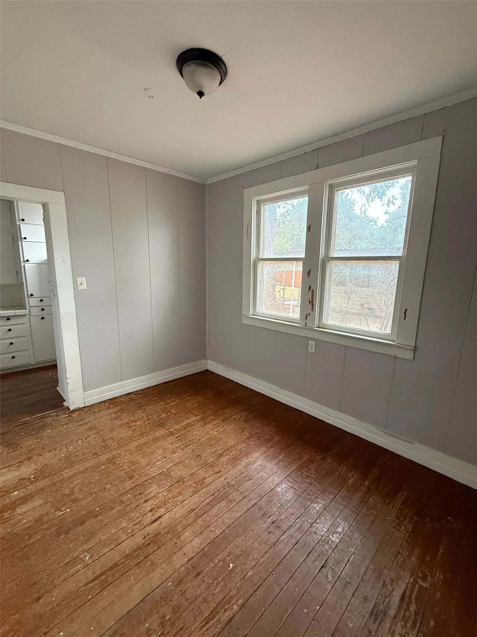 Single Family Residence For Sale in Comanche County , 405 N Pearl Street, Comanche, Texas 76442, 2 Bedroom, 1 Bathroom, Garage spaces, 1,742 Sqft, built in 1910, mls#21399842, Real Estate Agent in Comanche, Homes For Sale in Comanche county, Homes For Sale in Comanche, Realtor in Comanche Texas, Real Estate Brokerage Independent Realty Texas, Luminita Cordes Realtor