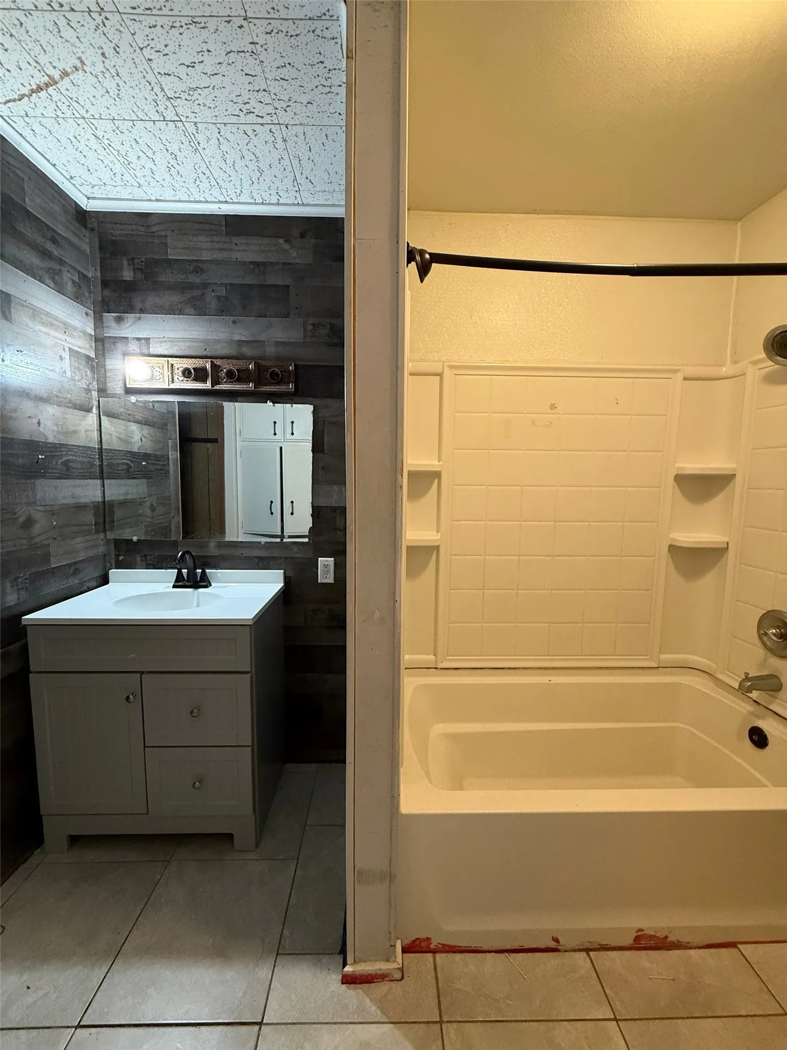 Single Family Residence For Sale in Comanche County , 405 N Pearl Street, Comanche, Texas 76442, 2 Bedroom, 1 Bathroom, Garage spaces, 1,742 Sqft, built in 1910, mls#21399842, Real Estate Agent in Comanche, Homes For Sale in Comanche county, Homes For Sale in Comanche, Realtor in Comanche Texas, Real Estate Brokerage Independent Realty Texas, Luminita Cordes Realtor