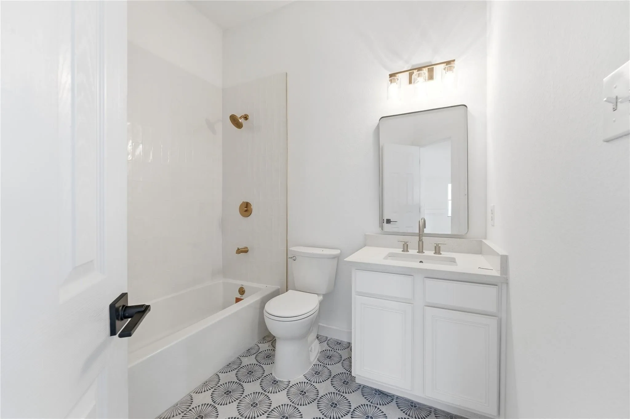 Single Family Residence For Sale in Tarrant County , 7301 Tin Cup Drive, Arlington, Texas 76001, 4 Bedroom, 3 Bathroom, 2 Garage spaces, 3,032 Sqft, built in 2001, mls#21401635, Real Estate Agent in Arlington, Homes For Sale in Tarrant county, Homes For Sale in Arlington, Realtor in Arlington Texas, Real Estate Brokerage Independent Realty Texas, Luminita Cordes Realtor