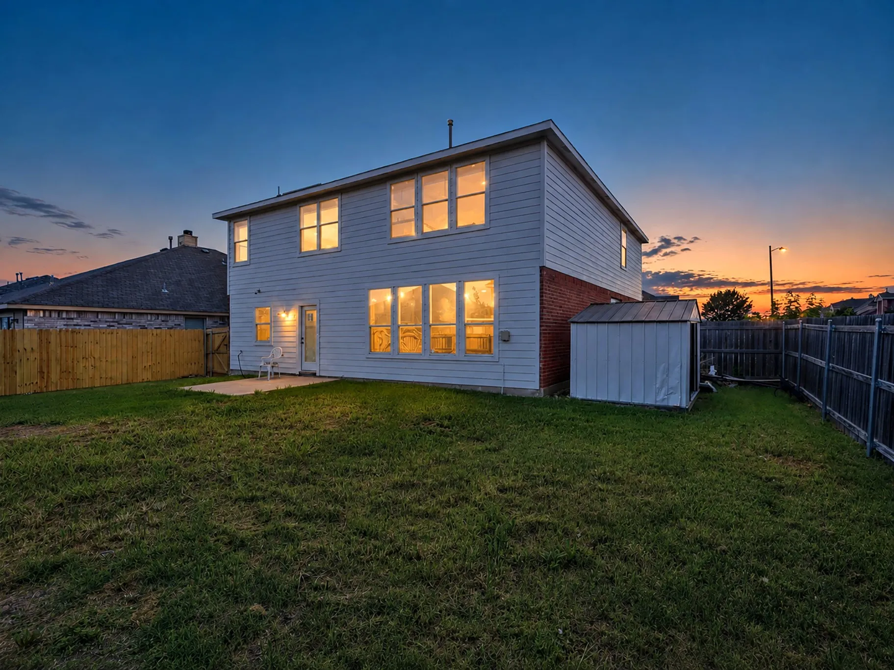 Single Family Residence For Sale in Tarrant County , 7301 Tin Cup Drive, Arlington, Texas 76001, 4 Bedroom, 3 Bathroom, 2 Garage spaces, 3,032 Sqft, built in 2001, mls#21401635, Real Estate Agent in Arlington, Homes For Sale in Tarrant county, Homes For Sale in Arlington, Realtor in Arlington Texas, Real Estate Brokerage Independent Realty Texas, Luminita Cordes Realtor