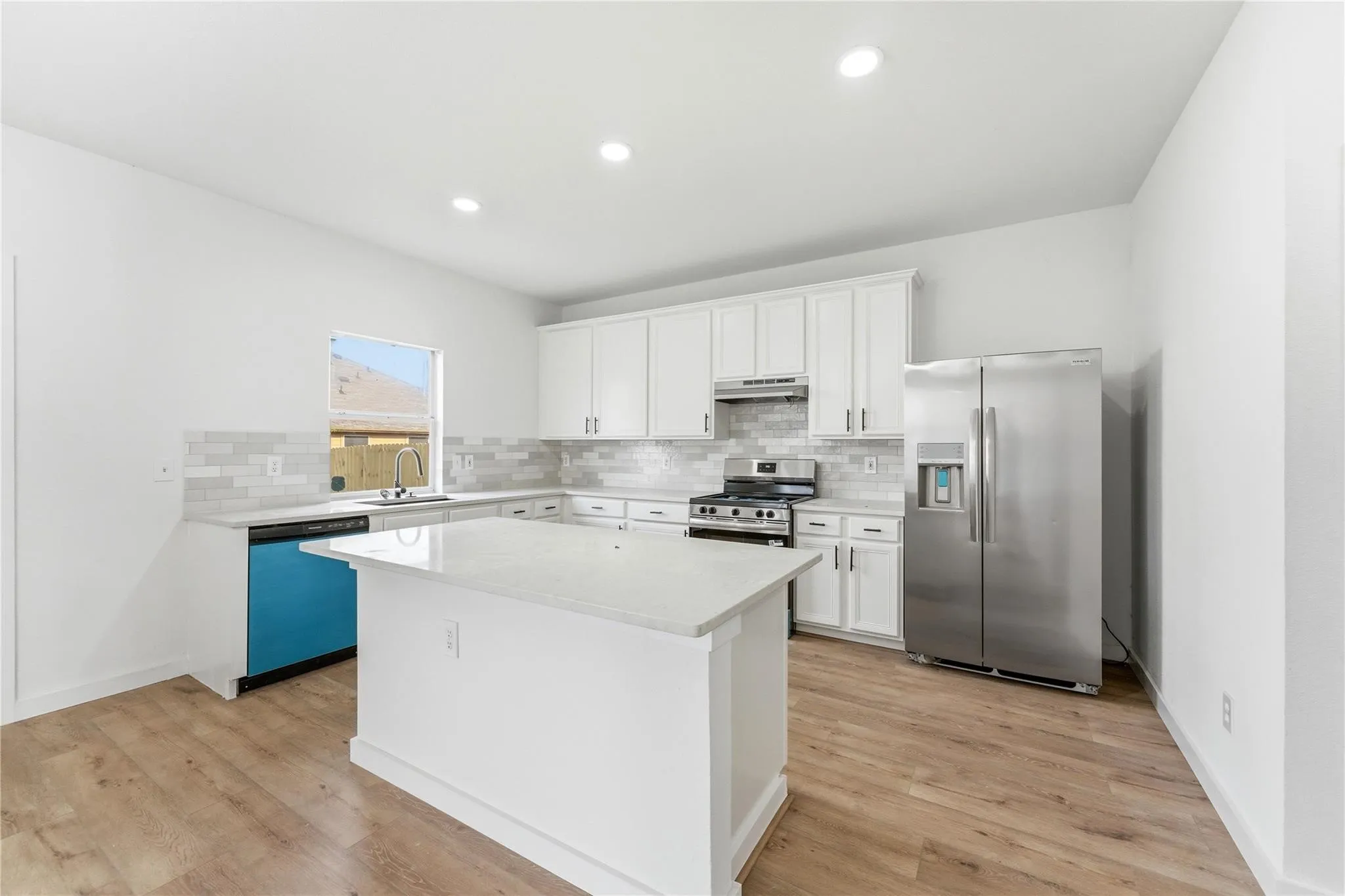 Single Family Residence For Sale in Tarrant County , 7301 Tin Cup Drive, Arlington, Texas 76001, 4 Bedroom, 3 Bathroom, 2 Garage spaces, 3,032 Sqft, built in 2001, mls#21401635, Real Estate Agent in Arlington, Homes For Sale in Tarrant county, Homes For Sale in Arlington, Realtor in Arlington Texas, Real Estate Brokerage Independent Realty Texas, Luminita Cordes Realtor
