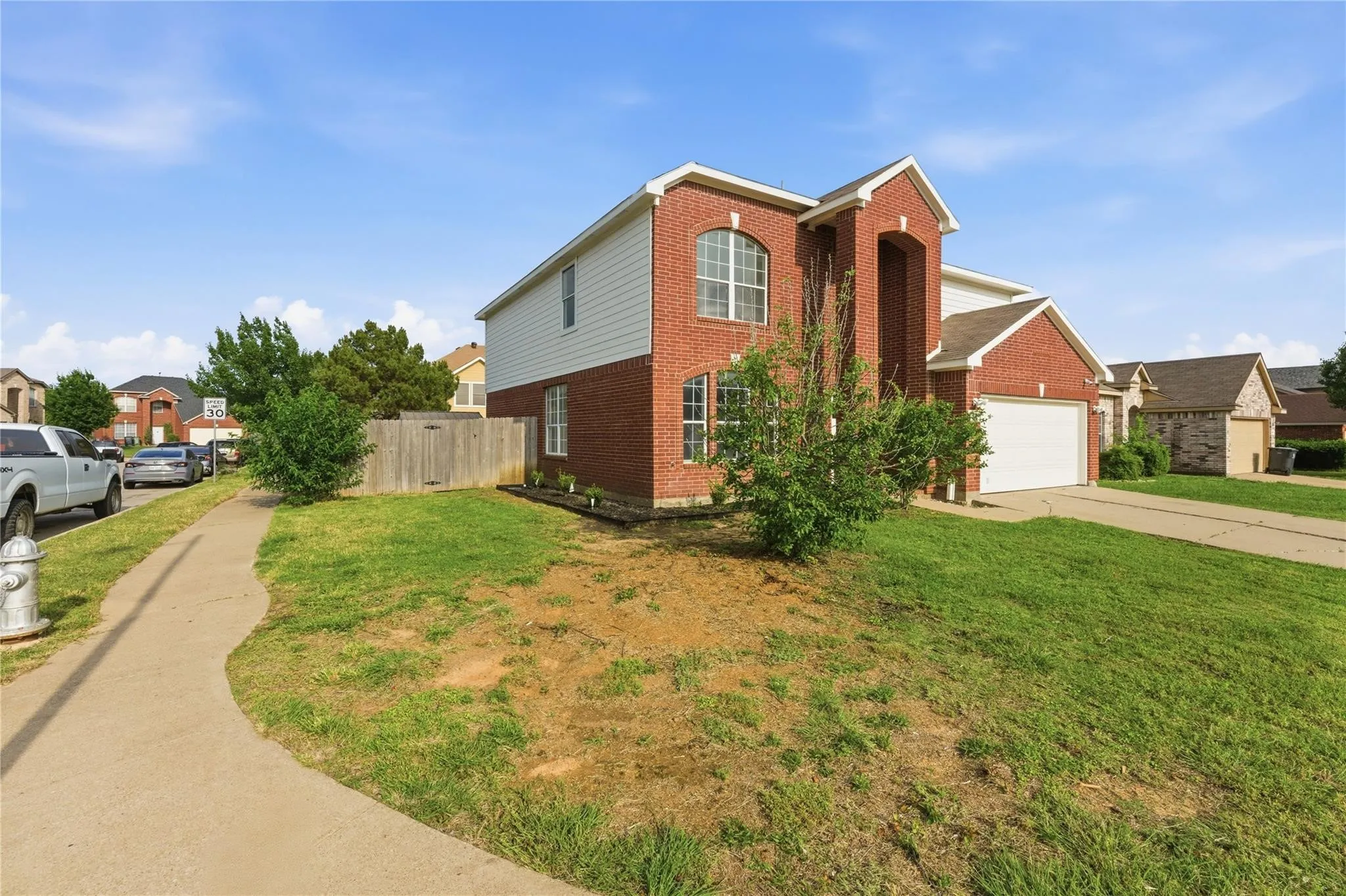 Single Family Residence For Sale in Tarrant County , 7301 Tin Cup Drive, Arlington, Texas 76001, 4 Bedroom, 3 Bathroom, 2 Garage spaces, 3,032 Sqft, built in 2001, mls#21401635, Real Estate Agent in Arlington, Homes For Sale in Tarrant county, Homes For Sale in Arlington, Realtor in Arlington Texas, Real Estate Brokerage Independent Realty Texas, Luminita Cordes Realtor
