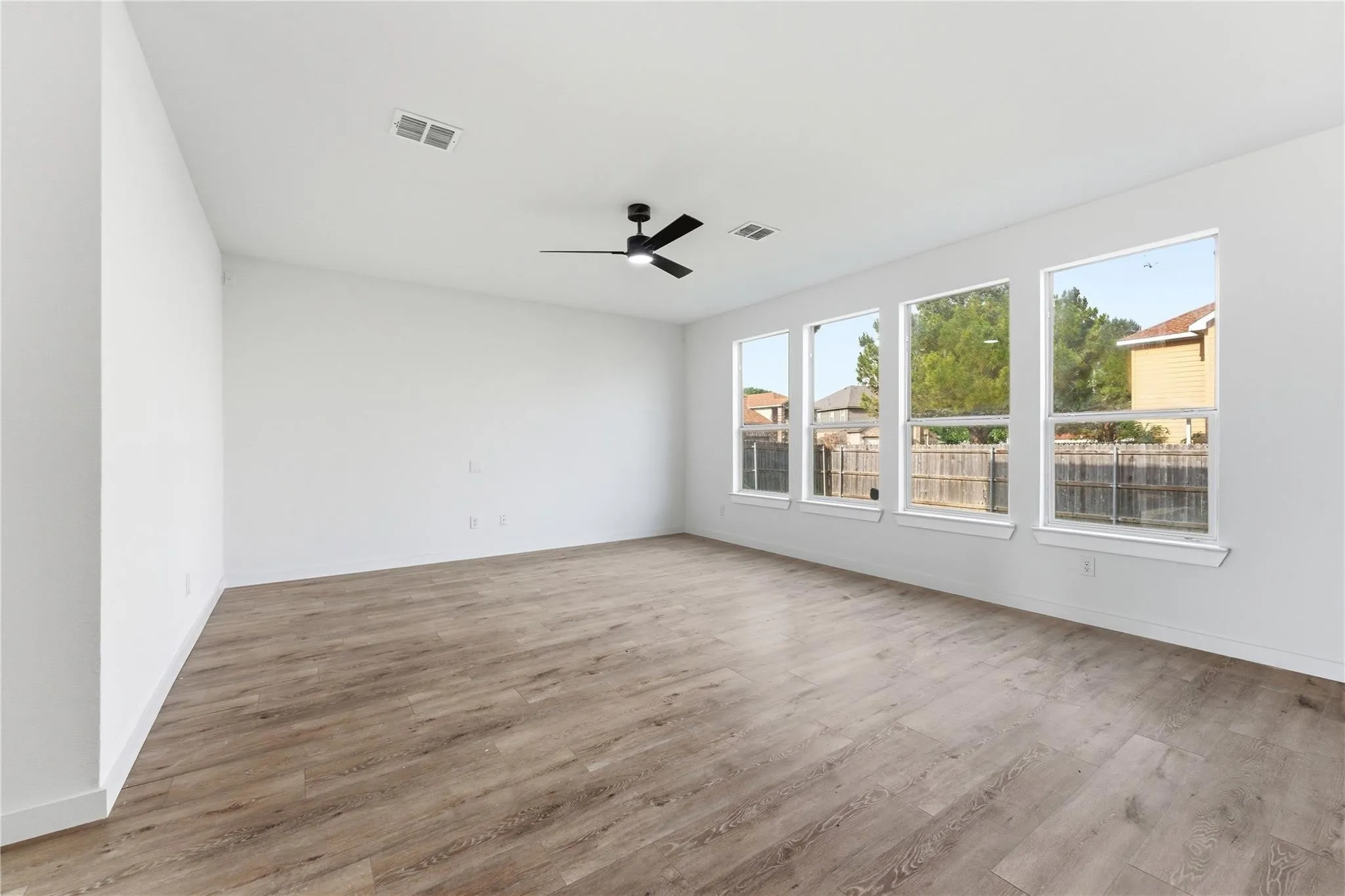 Single Family Residence For Sale in Tarrant County , 7301 Tin Cup Drive, Arlington, Texas 76001, 4 Bedroom, 3 Bathroom, 2 Garage spaces, 3,032 Sqft, built in 2001, mls#21401635, Real Estate Agent in Arlington, Homes For Sale in Tarrant county, Homes For Sale in Arlington, Realtor in Arlington Texas, Real Estate Brokerage Independent Realty Texas, Luminita Cordes Realtor