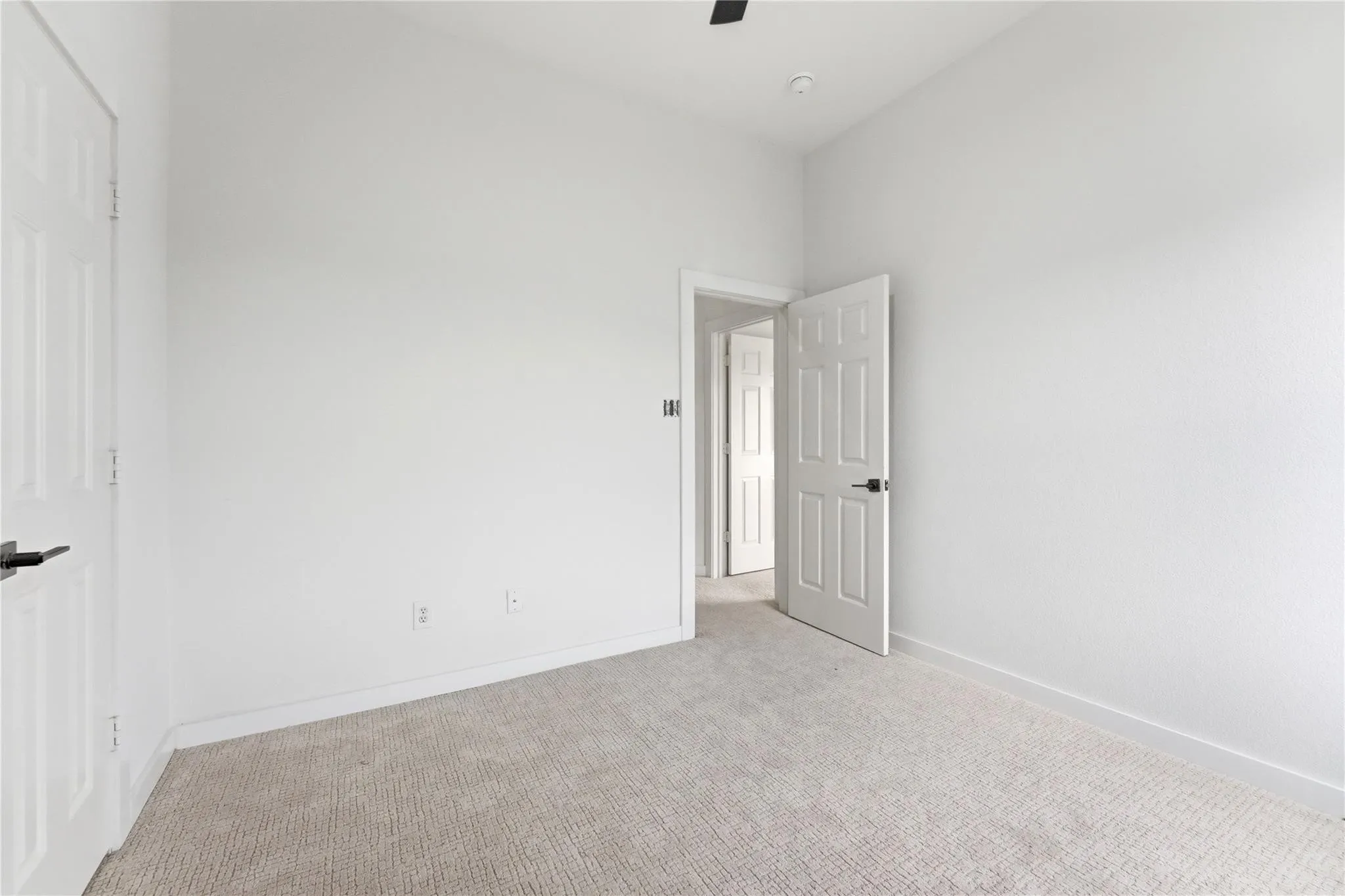Single Family Residence For Sale in Tarrant County , 7301 Tin Cup Drive, Arlington, Texas 76001, 4 Bedroom, 3 Bathroom, 2 Garage spaces, 3,032 Sqft, built in 2001, mls#21401635, Real Estate Agent in Arlington, Homes For Sale in Tarrant county, Homes For Sale in Arlington, Realtor in Arlington Texas, Real Estate Brokerage Independent Realty Texas, Luminita Cordes Realtor