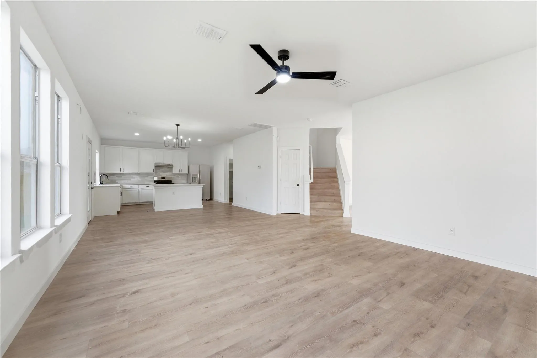 Single Family Residence For Sale in Tarrant County , 7301 Tin Cup Drive, Arlington, Texas 76001, 4 Bedroom, 3 Bathroom, 2 Garage spaces, 3,032 Sqft, built in 2001, mls#21401635, Real Estate Agent in Arlington, Homes For Sale in Tarrant county, Homes For Sale in Arlington, Realtor in Arlington Texas, Real Estate Brokerage Independent Realty Texas, Luminita Cordes Realtor