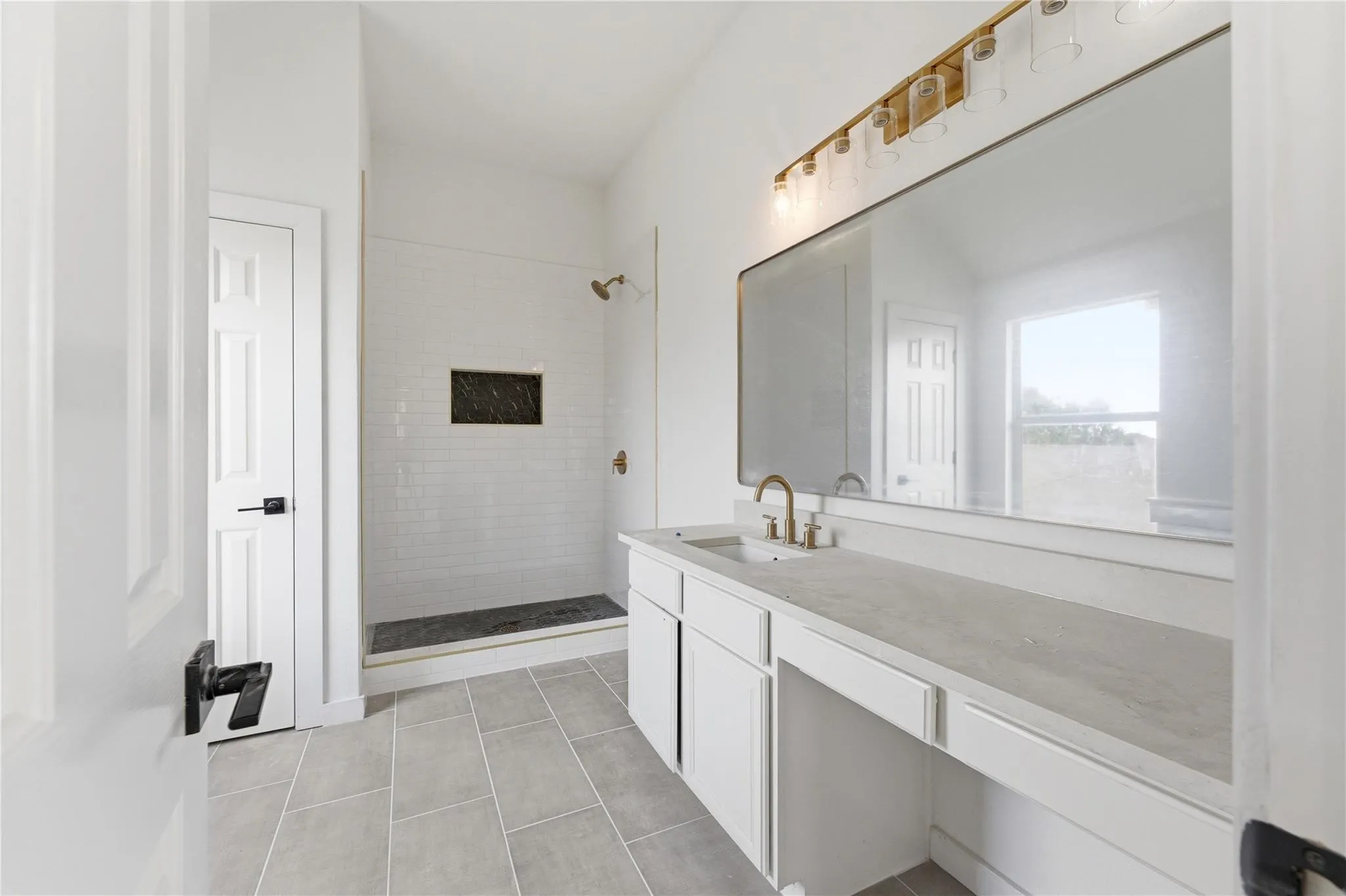 Single Family Residence For Sale in Tarrant County , 7301 Tin Cup Drive, Arlington, Texas 76001, 4 Bedroom, 3 Bathroom, 2 Garage spaces, 3,032 Sqft, built in 2001, mls#21401635, Real Estate Agent in Arlington, Homes For Sale in Tarrant county, Homes For Sale in Arlington, Realtor in Arlington Texas, Real Estate Brokerage Independent Realty Texas, Luminita Cordes Realtor