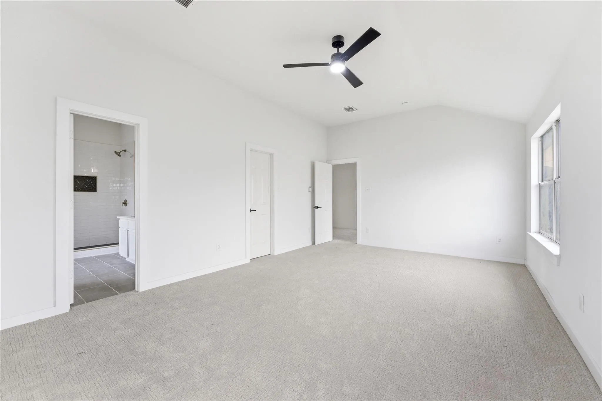 Single Family Residence For Sale in Tarrant County , 7301 Tin Cup Drive, Arlington, Texas 76001, 4 Bedroom, 3 Bathroom, 2 Garage spaces, 3,032 Sqft, built in 2001, mls#21401635, Real Estate Agent in Arlington, Homes For Sale in Tarrant county, Homes For Sale in Arlington, Realtor in Arlington Texas, Real Estate Brokerage Independent Realty Texas, Luminita Cordes Realtor