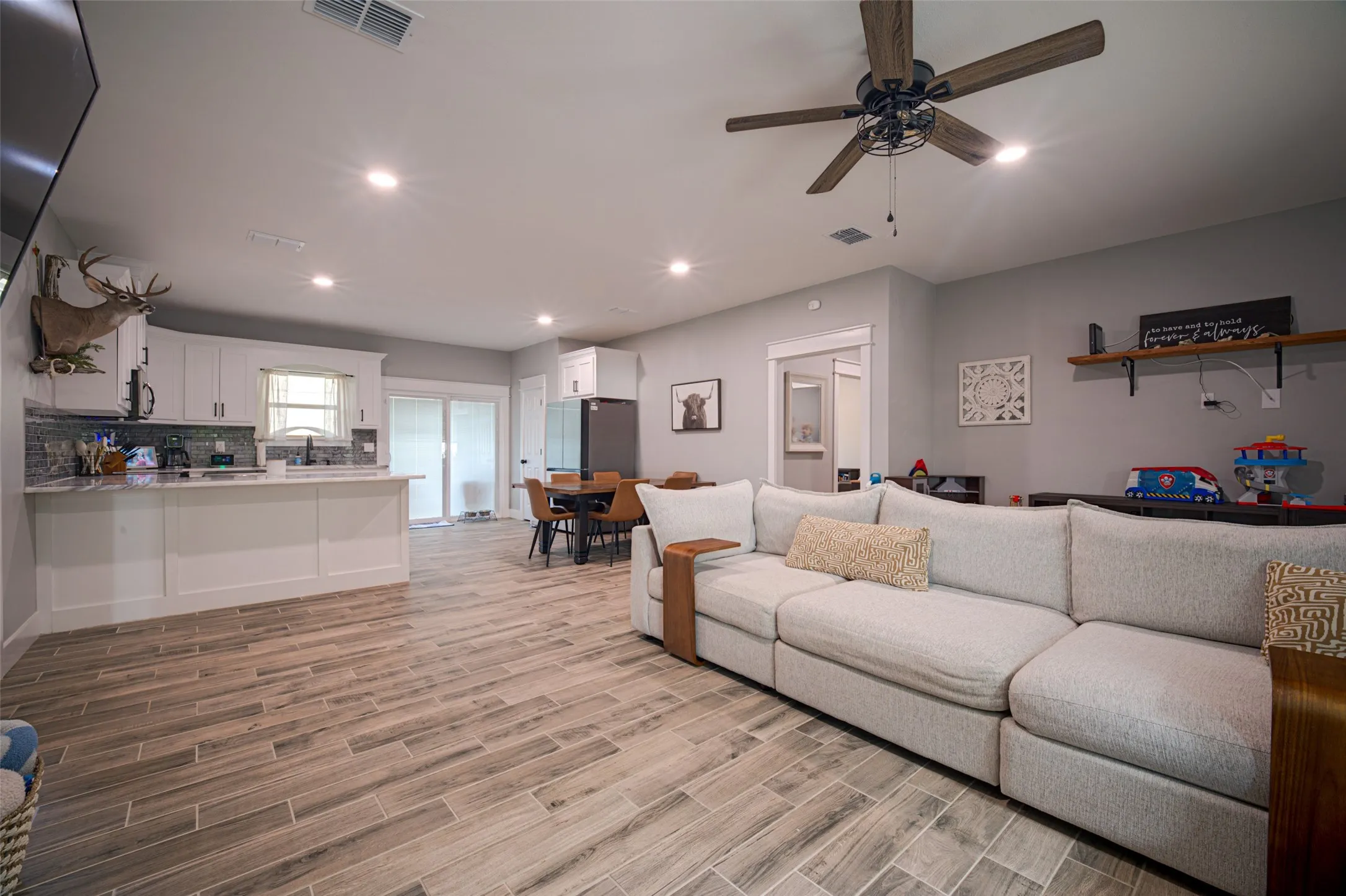 Single Family Residence For Sale in Wood County , 164 County Road 2157, Quitman, Texas 75783, 3 Bedroom, 2 Bathroom, 2 Garage spaces, 1,592 Sqft, built in 2023, mls#21402060, Real Estate Agent in Quitman, Homes For Sale in Wood county, Homes For Sale in Quitman, Realtor in Quitman Texas, Real Estate Brokerage Independent Realty Texas, Luminita Cordes Realtor