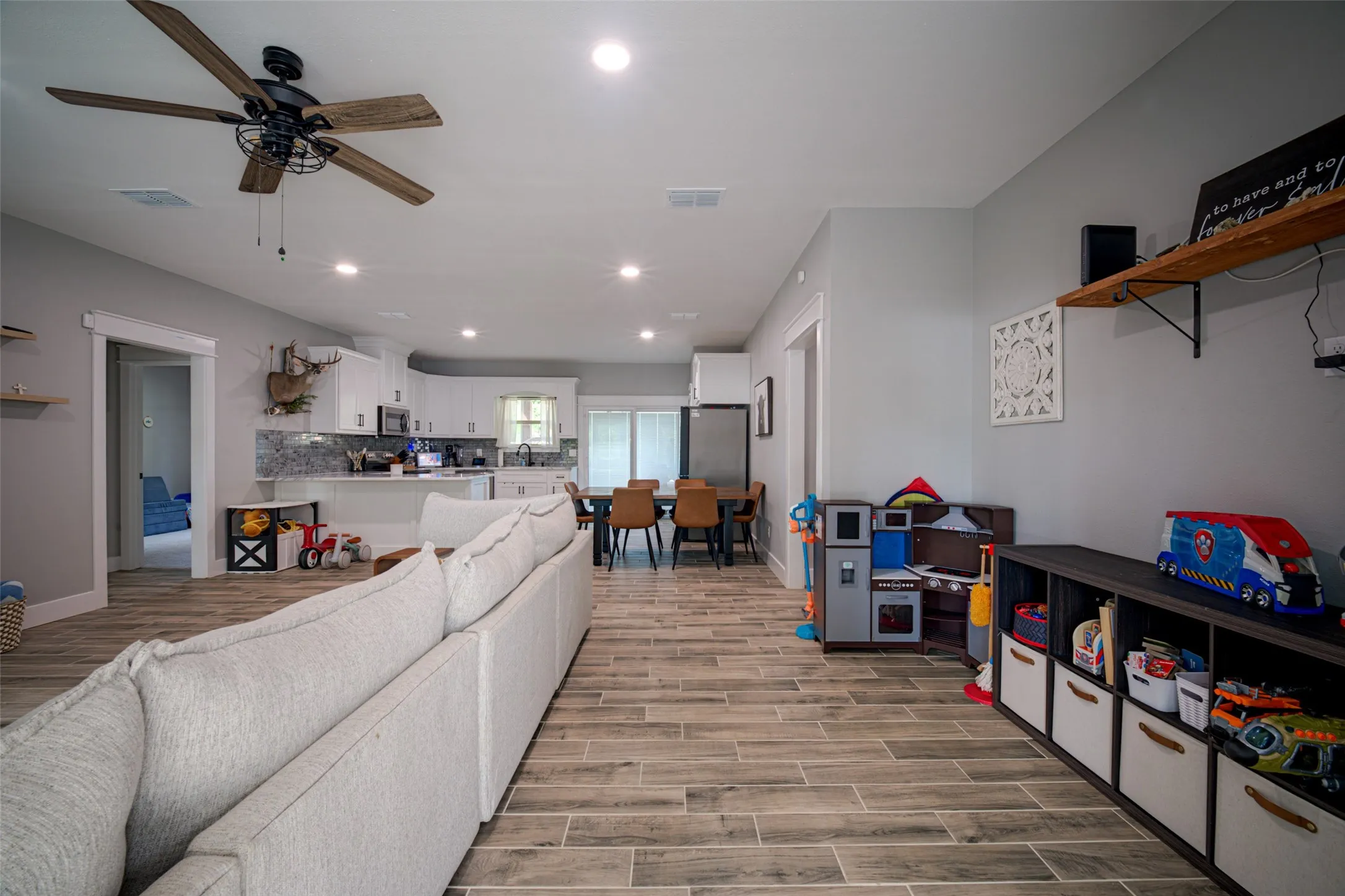 Single Family Residence For Sale in Wood County , 164 County Road 2157, Quitman, Texas 75783, 3 Bedroom, 2 Bathroom, 2 Garage spaces, 1,592 Sqft, built in 2023, mls#21402060, Real Estate Agent in Quitman, Homes For Sale in Wood county, Homes For Sale in Quitman, Realtor in Quitman Texas, Real Estate Brokerage Independent Realty Texas, Luminita Cordes Realtor