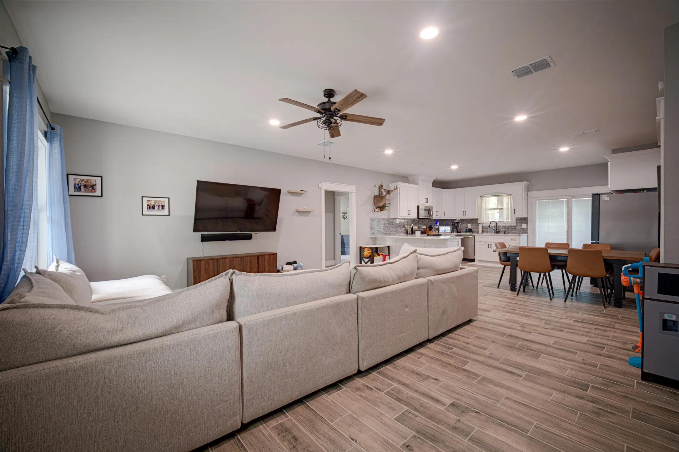 Single Family Residence For Sale in Wood County , 164 County Road 2157, Quitman, Texas 75783, 3 Bedroom, 2 Bathroom, 2 Garage spaces, 1,592 Sqft, built in 2023, mls#21402060, Real Estate Agent in Quitman, Homes For Sale in Wood county, Homes For Sale in Quitman, Realtor in Quitman Texas, Real Estate Brokerage Independent Realty Texas, Luminita Cordes Realtor