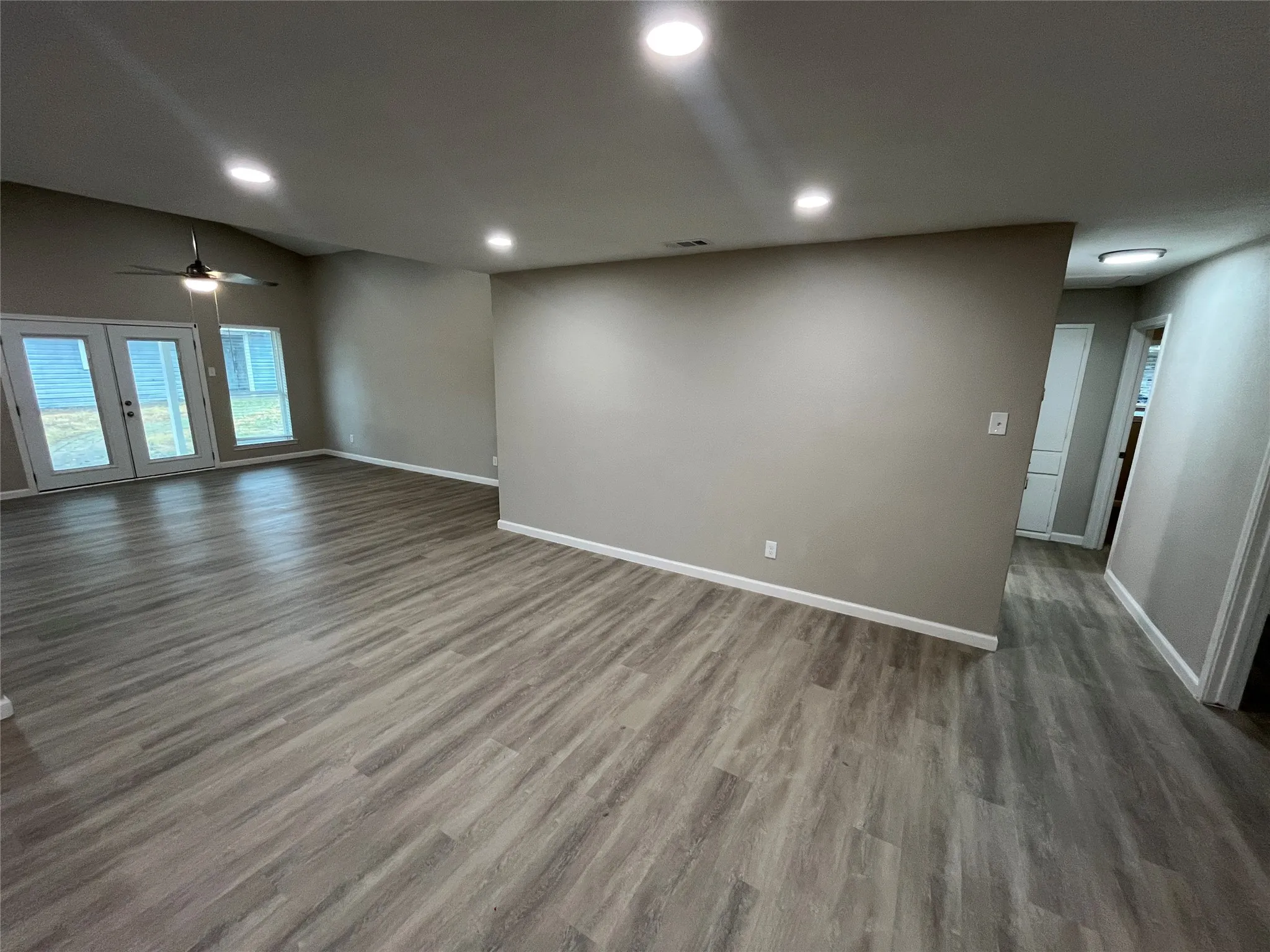 Single Family Residence For Rent in Dallas County , 1831 Moonbeam Lane, Carrollton, Texas 75006, 3 Bedroom, 2 Bathroom, Garage spaces, 1,496 Sqft, built in 1964, mls#21378268, Real Estate Agent in Carrollton, Homes For Rent in Dallas county, Homes For Rent in Carrollton, Realtor in Carrollton Texas, Real Estate Brokerage Independent Realty Texas, Luminita Cordes Realtor