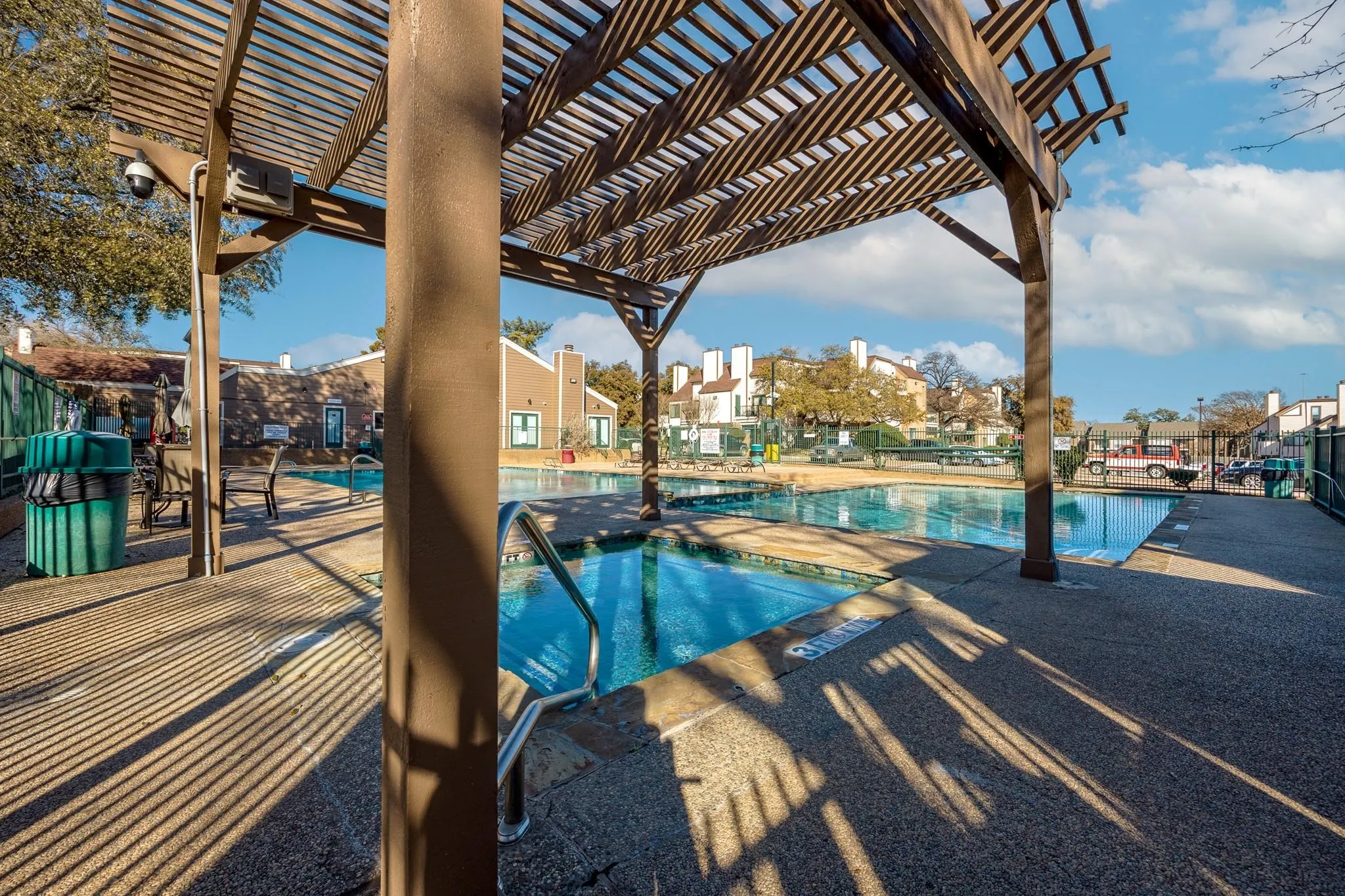 Condominium For Sale in Tarrant County , 2310 Balsam Drive B301, Arlington, Texas 76006, 1 Bedroom, 1 Bathroom, Garage spaces, 614 Sqft, built in 1981, mls#21400086, Real Estate Agent in Arlington, Homes For Sale in Tarrant county, Homes For Sale in Arlington, Realtor in Arlington Texas, Real Estate Brokerage Independent Realty Texas, Luminita Cordes Realtor