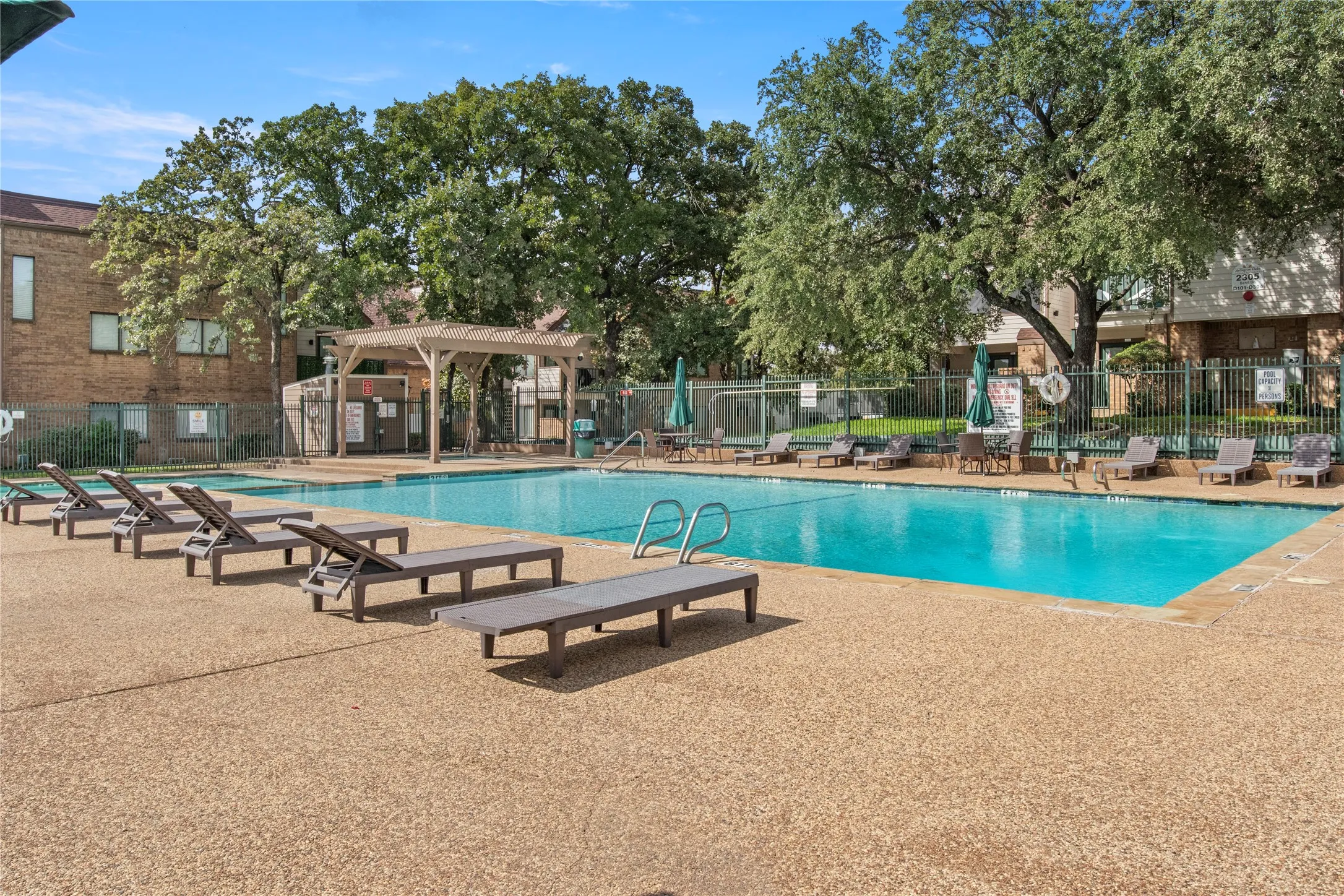 Condominium For Sale in Tarrant County , 2310 Balsam Drive B301, Arlington, Texas 76006, 1 Bedroom, 1 Bathroom, Garage spaces, 614 Sqft, built in 1981, mls#21400086, Real Estate Agent in Arlington, Homes For Sale in Tarrant county, Homes For Sale in Arlington, Realtor in Arlington Texas, Real Estate Brokerage Independent Realty Texas, Luminita Cordes Realtor