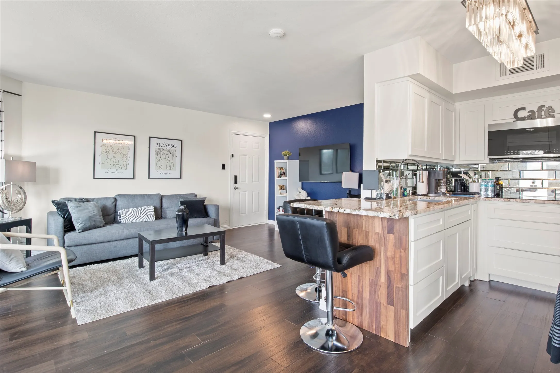 Condominium For Sale in Tarrant County , 2310 Balsam Drive B301, Arlington, Texas 76006, 1 Bedroom, 1 Bathroom, Garage spaces, 614 Sqft, built in 1981, mls#21400086, Real Estate Agent in Arlington, Homes For Sale in Tarrant county, Homes For Sale in Arlington, Realtor in Arlington Texas, Real Estate Brokerage Independent Realty Texas, Luminita Cordes Realtor