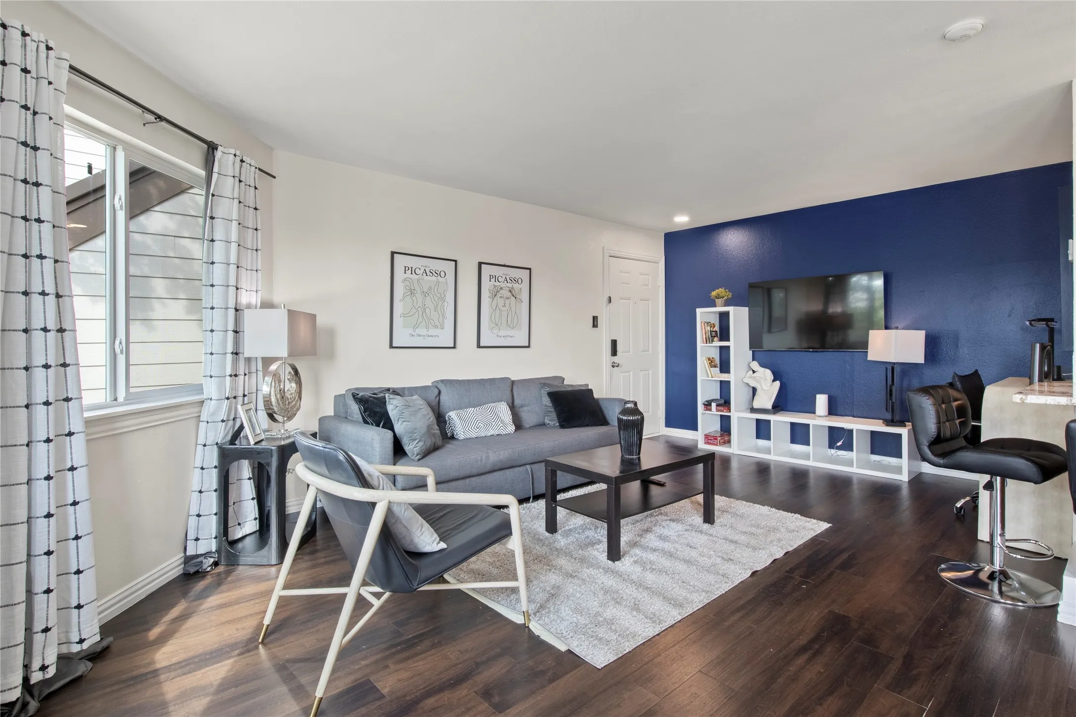 Condominium For Sale in Tarrant County , 2310 Balsam Drive B301, Arlington, Texas 76006, 1 Bedroom, 1 Bathroom, Garage spaces, 614 Sqft, built in 1981, mls#21400086, Real Estate Agent in Arlington, Homes For Sale in Tarrant county, Homes For Sale in Arlington, Realtor in Arlington Texas, Real Estate Brokerage Independent Realty Texas, Luminita Cordes Realtor
