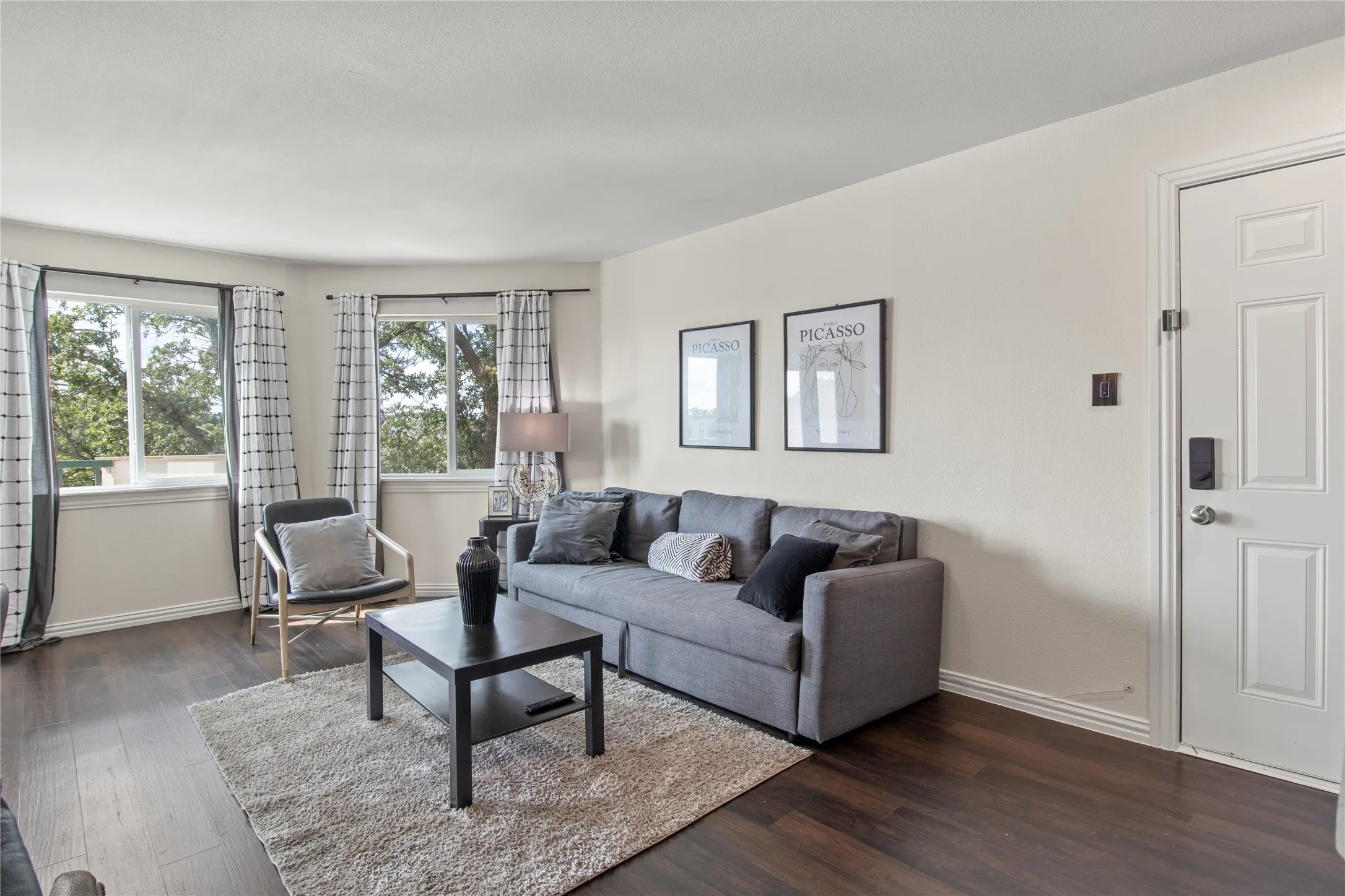 Condominium For Sale in Tarrant County , 2310 Balsam Drive B301, Arlington, Texas 76006, 1 Bedroom, 1 Bathroom, Garage spaces, 614 Sqft, built in 1981, mls#21400086, Real Estate Agent in Arlington, Homes For Sale in Tarrant county, Homes For Sale in Arlington, Realtor in Arlington Texas, Real Estate Brokerage Independent Realty Texas, Luminita Cordes Realtor