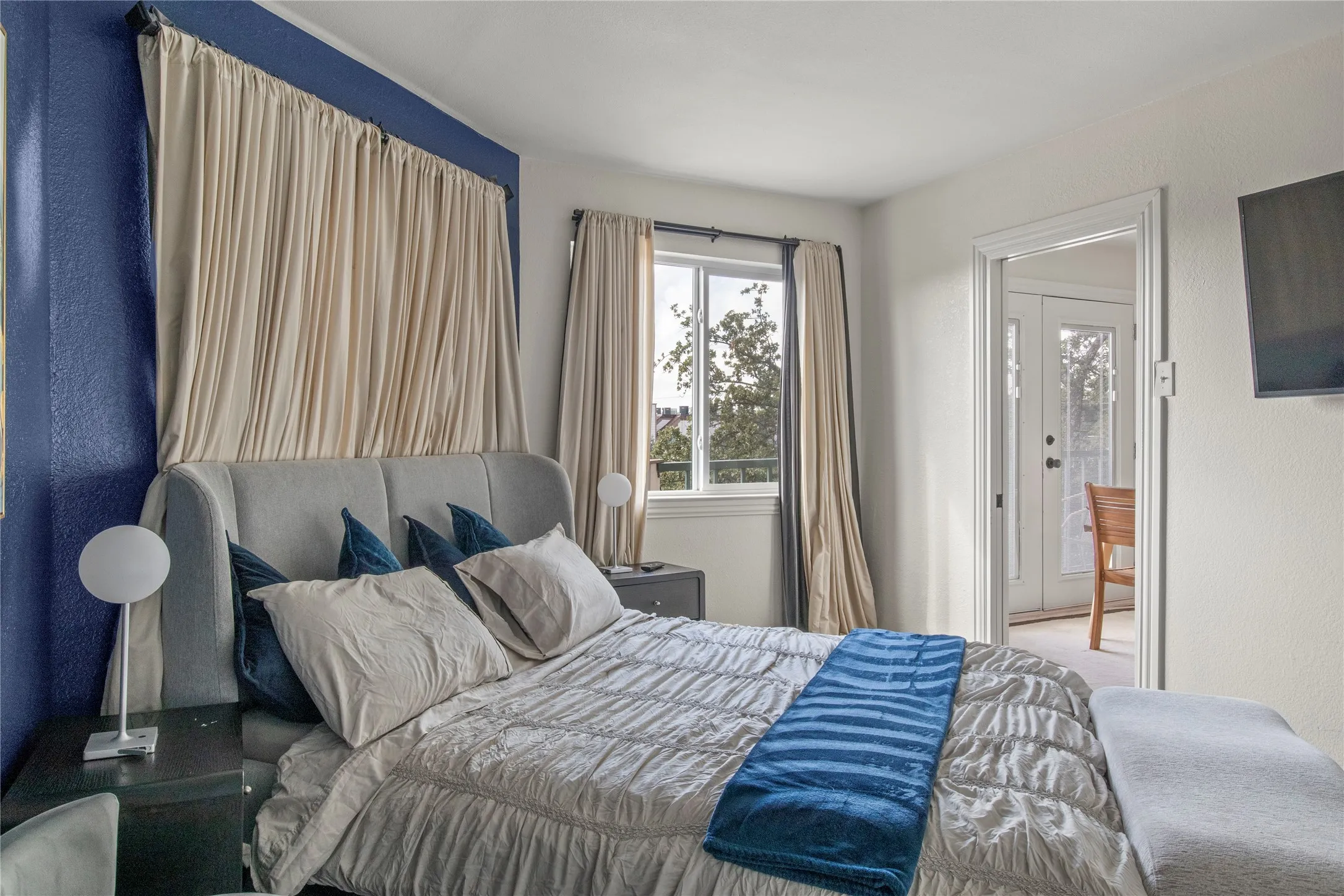 Condominium For Sale in Tarrant County , 2310 Balsam Drive B301, Arlington, Texas 76006, 1 Bedroom, 1 Bathroom, Garage spaces, 614 Sqft, built in 1981, mls#21400086, Real Estate Agent in Arlington, Homes For Sale in Tarrant county, Homes For Sale in Arlington, Realtor in Arlington Texas, Real Estate Brokerage Independent Realty Texas, Luminita Cordes Realtor