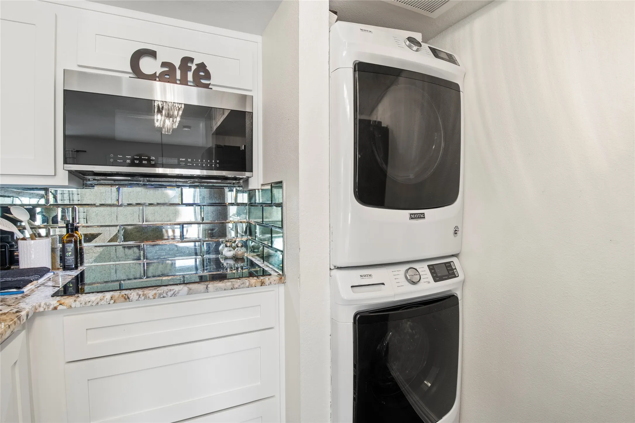 Condominium For Sale in Tarrant County , 2310 Balsam Drive B301, Arlington, Texas 76006, 1 Bedroom, 1 Bathroom, Garage spaces, 614 Sqft, built in 1981, mls#21400086, Real Estate Agent in Arlington, Homes For Sale in Tarrant county, Homes For Sale in Arlington, Realtor in Arlington Texas, Real Estate Brokerage Independent Realty Texas, Luminita Cordes Realtor
