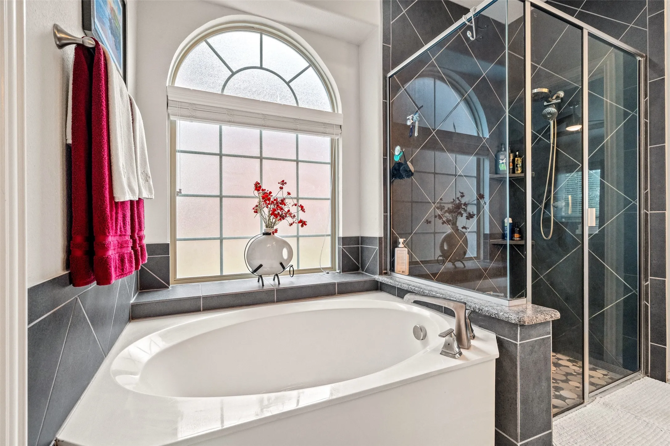 Single Family Residence For Sale in Tarrant County , 5437 Percy Priest Street, Fort Worth, Texas 76179, 5 Bedroom, 4 Bathroom, 2 Garage spaces, 4,019 Sqft, built in 2015, mls#21402095, Real Estate Agent in Fort Worth, Homes For Sale in Tarrant county, Homes For Sale in Fort Worth, Realtor in Fort Worth Texas, Real Estate Brokerage Independent Realty Texas, Luminita Cordes Realtor