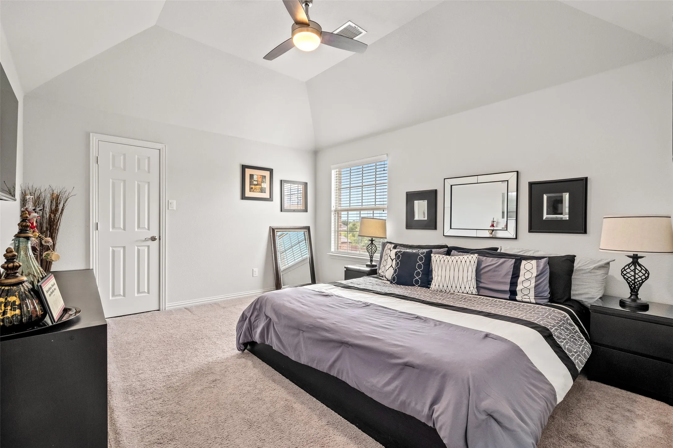 Single Family Residence For Sale in Tarrant County , 5437 Percy Priest Street, Fort Worth, Texas 76179, 5 Bedroom, 4 Bathroom, 2 Garage spaces, 4,019 Sqft, built in 2015, mls#21402095, Real Estate Agent in Fort Worth, Homes For Sale in Tarrant county, Homes For Sale in Fort Worth, Realtor in Fort Worth Texas, Real Estate Brokerage Independent Realty Texas, Luminita Cordes Realtor