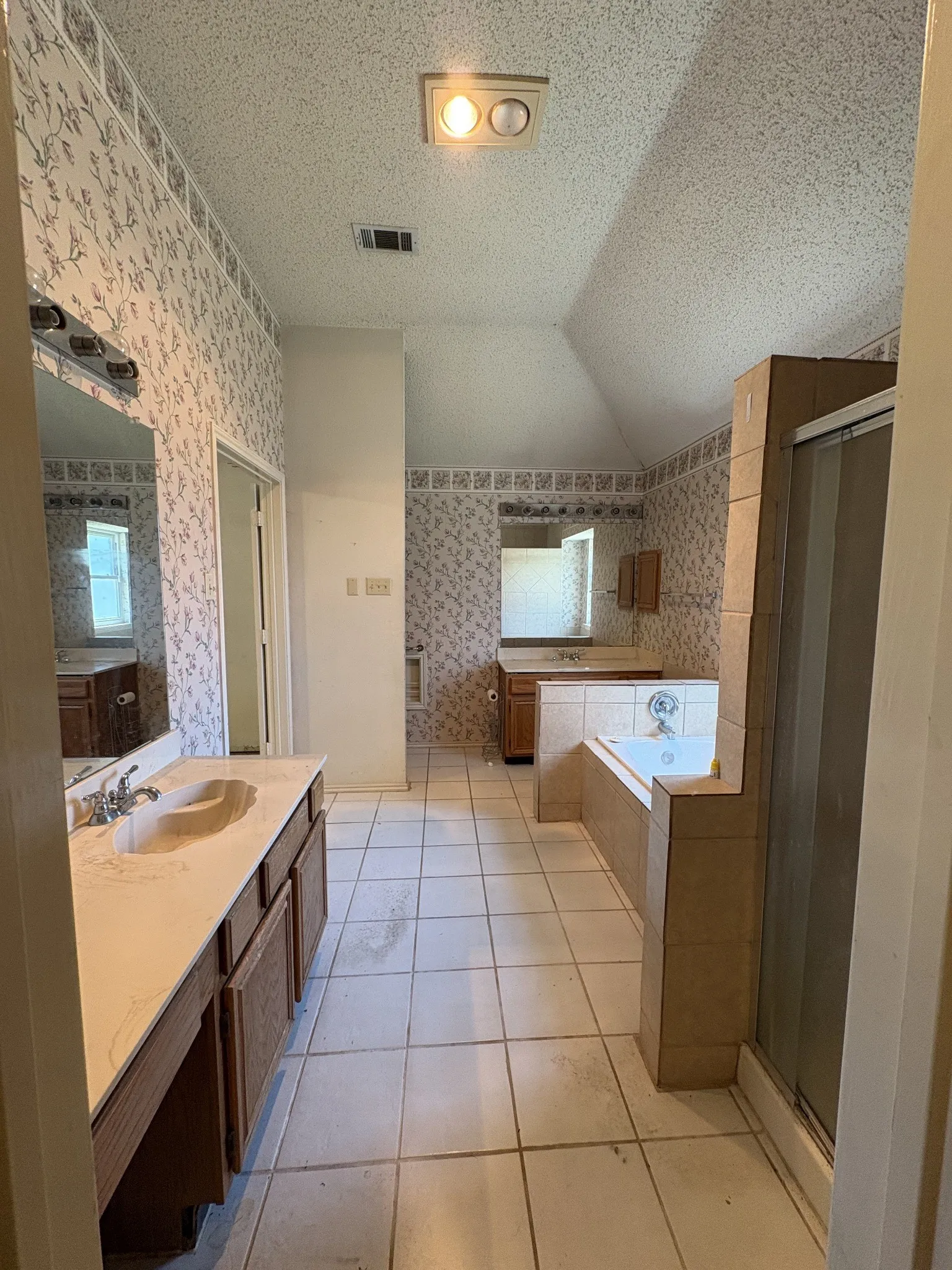 Single Family Residence For Sale in Dallas County , 8006 Weatherly Drive, Rowlett, Texas 75089, 3 Bedroom, 2 Bathroom, 2 Garage spaces, 2,031 Sqft, built in 1987, mls#21402045, Real Estate Agent in Rowlett, Homes For Sale in Dallas county, Homes For Sale in Rowlett, Realtor in Rowlett Texas, Real Estate Brokerage Independent Realty Texas, Luminita Cordes Realtor