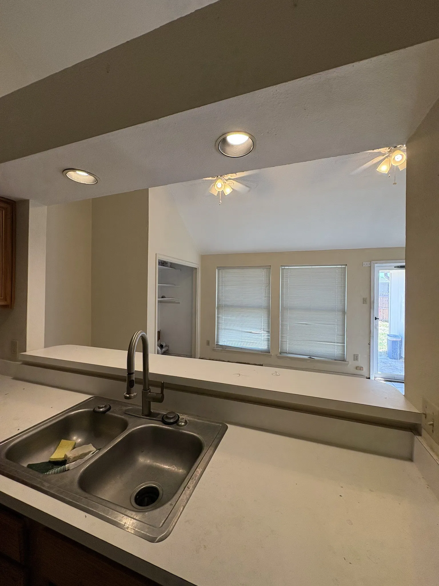 Single Family Residence For Sale in Dallas County , 8006 Weatherly Drive, Rowlett, Texas 75089, 3 Bedroom, 2 Bathroom, 2 Garage spaces, 2,031 Sqft, built in 1987, mls#21402045, Real Estate Agent in Rowlett, Homes For Sale in Dallas county, Homes For Sale in Rowlett, Realtor in Rowlett Texas, Real Estate Brokerage Independent Realty Texas, Luminita Cordes Realtor