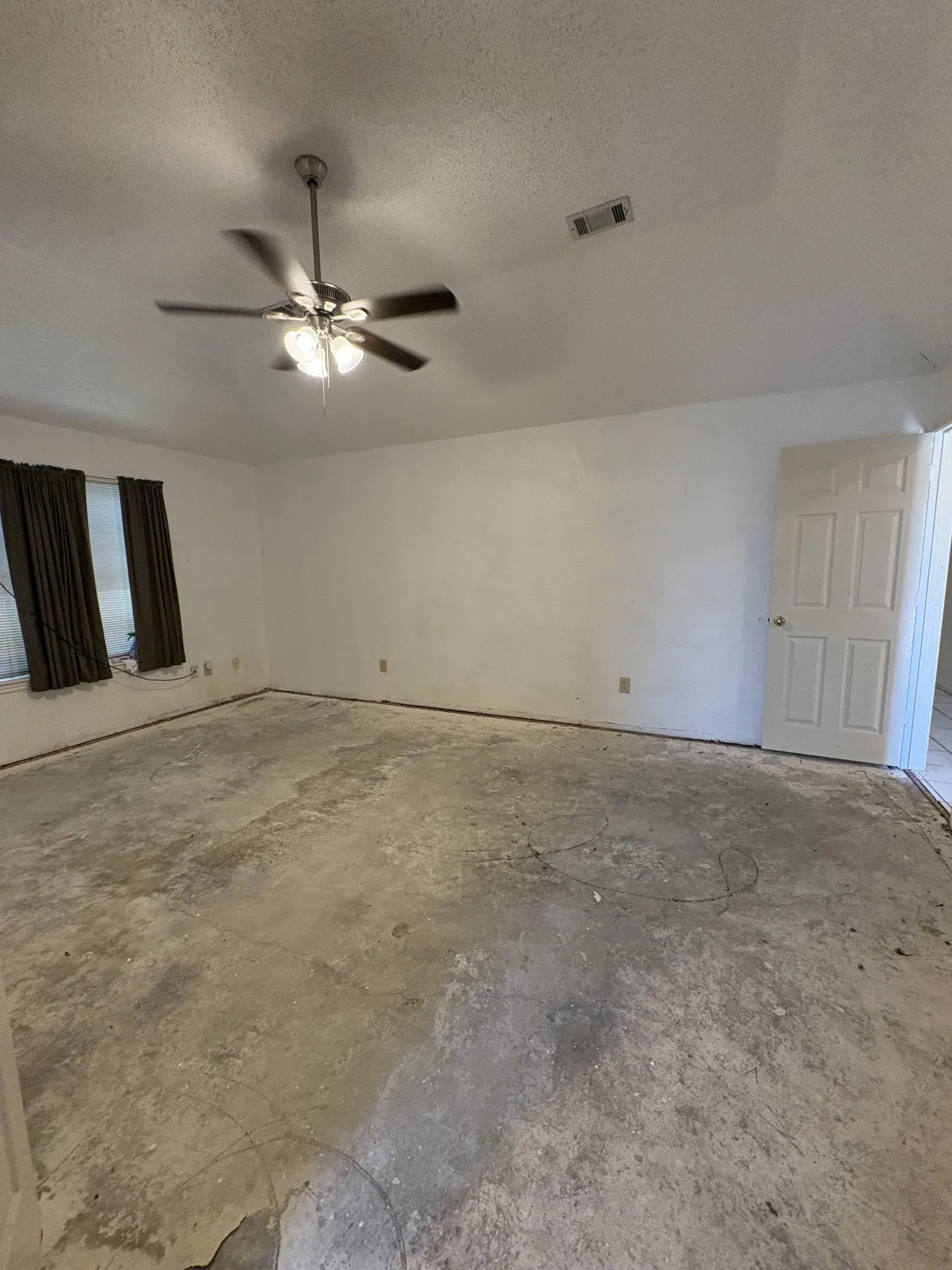 Single Family Residence For Sale in Dallas County , 8006 Weatherly Drive, Rowlett, Texas 75089, 3 Bedroom, 2 Bathroom, 2 Garage spaces, 2,031 Sqft, built in 1987, mls#21402045, Real Estate Agent in Rowlett, Homes For Sale in Dallas county, Homes For Sale in Rowlett, Realtor in Rowlett Texas, Real Estate Brokerage Independent Realty Texas, Luminita Cordes Realtor