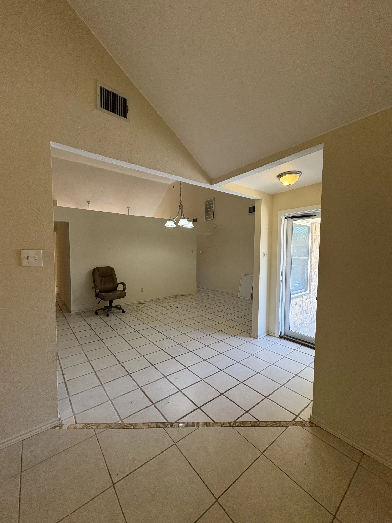 Single Family Residence For Sale in Dallas County , 8006 Weatherly Drive, Rowlett, Texas 75089, 3 Bedroom, 2 Bathroom, 2 Garage spaces, 2,031 Sqft, built in 1987, mls#21402045, Real Estate Agent in Rowlett, Homes For Sale in Dallas county, Homes For Sale in Rowlett, Realtor in Rowlett Texas, Real Estate Brokerage Independent Realty Texas, Luminita Cordes Realtor