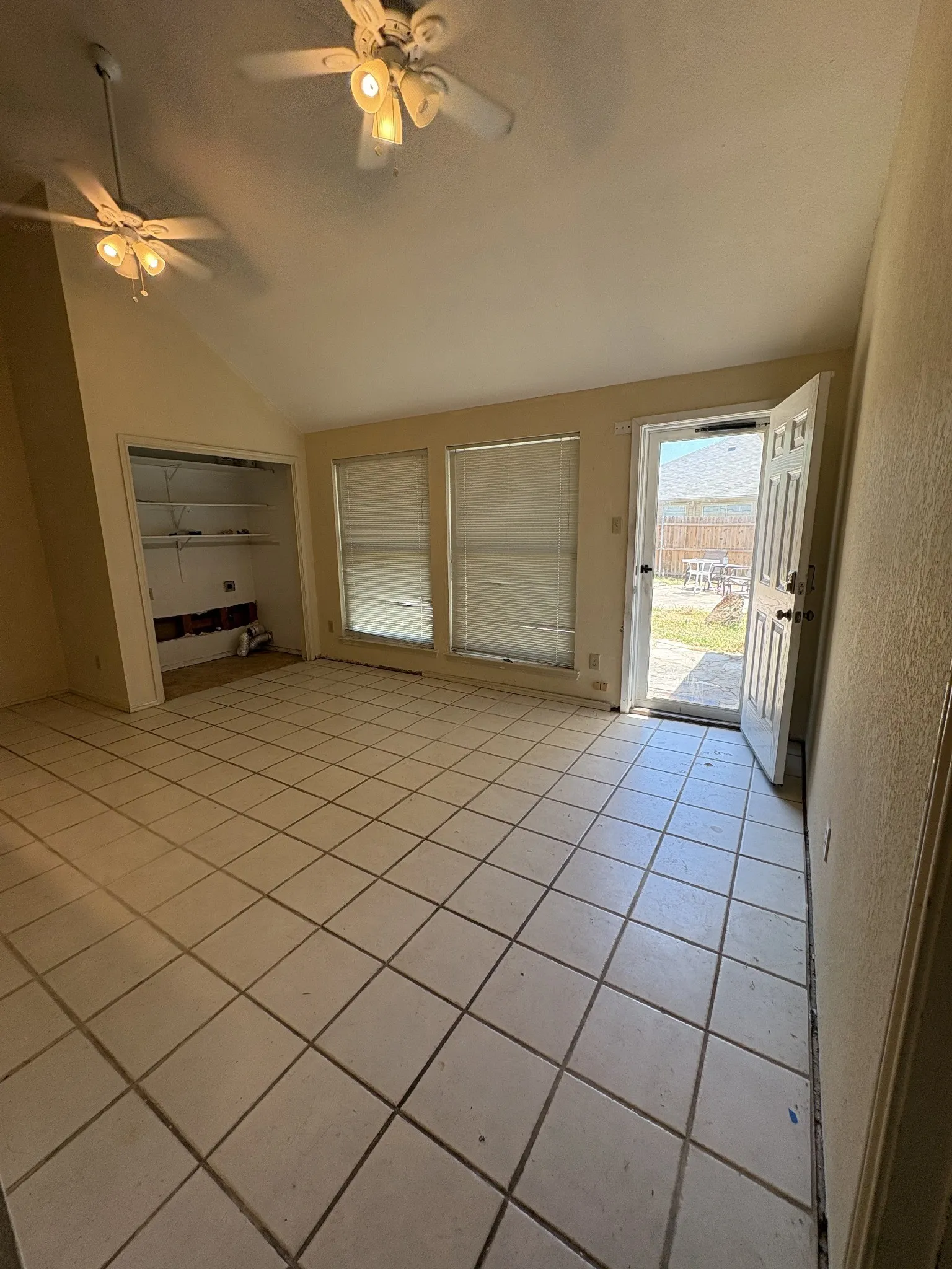 Single Family Residence For Sale in Dallas County , 8006 Weatherly Drive, Rowlett, Texas 75089, 3 Bedroom, 2 Bathroom, 2 Garage spaces, 2,031 Sqft, built in 1987, mls#21402045, Real Estate Agent in Rowlett, Homes For Sale in Dallas county, Homes For Sale in Rowlett, Realtor in Rowlett Texas, Real Estate Brokerage Independent Realty Texas, Luminita Cordes Realtor