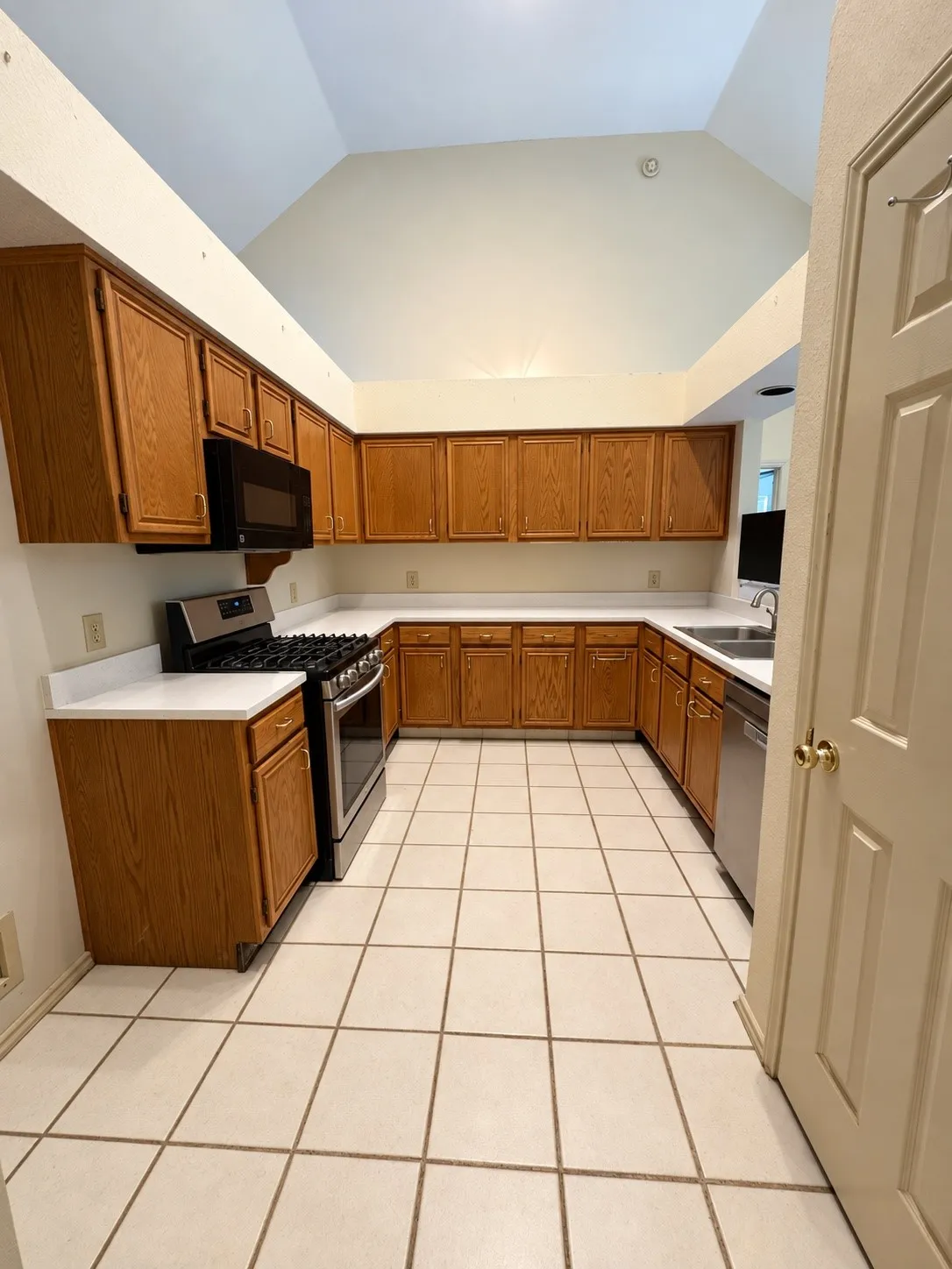 Single Family Residence For Sale in Dallas County , 8006 Weatherly Drive, Rowlett, Texas 75089, 3 Bedroom, 2 Bathroom, 2 Garage spaces, 2,031 Sqft, built in 1987, mls#21402045, Real Estate Agent in Rowlett, Homes For Sale in Dallas county, Homes For Sale in Rowlett, Realtor in Rowlett Texas, Real Estate Brokerage Independent Realty Texas, Luminita Cordes Realtor
